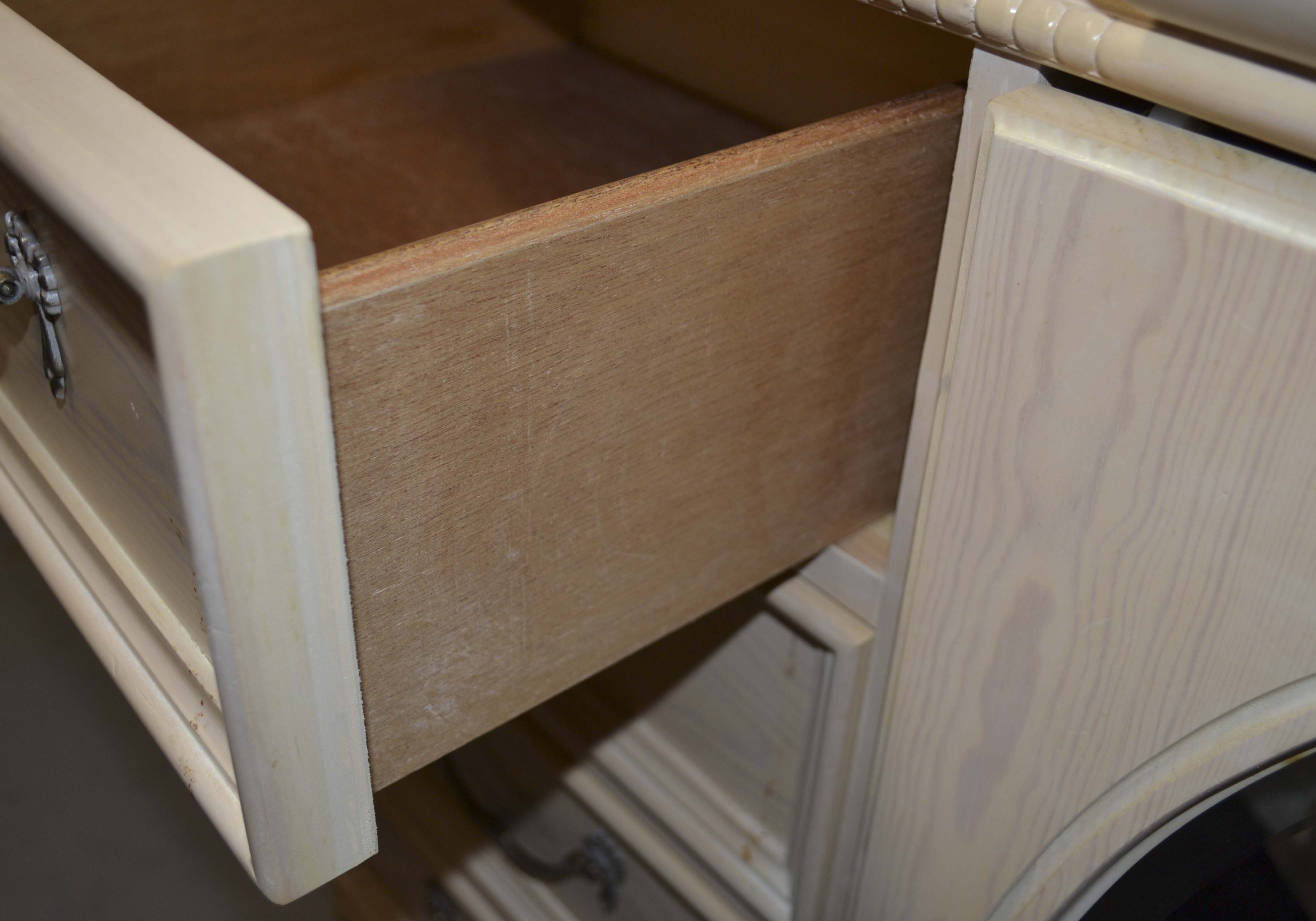 Lexington Furniture Lynnn-Hollyn At Home Armoire