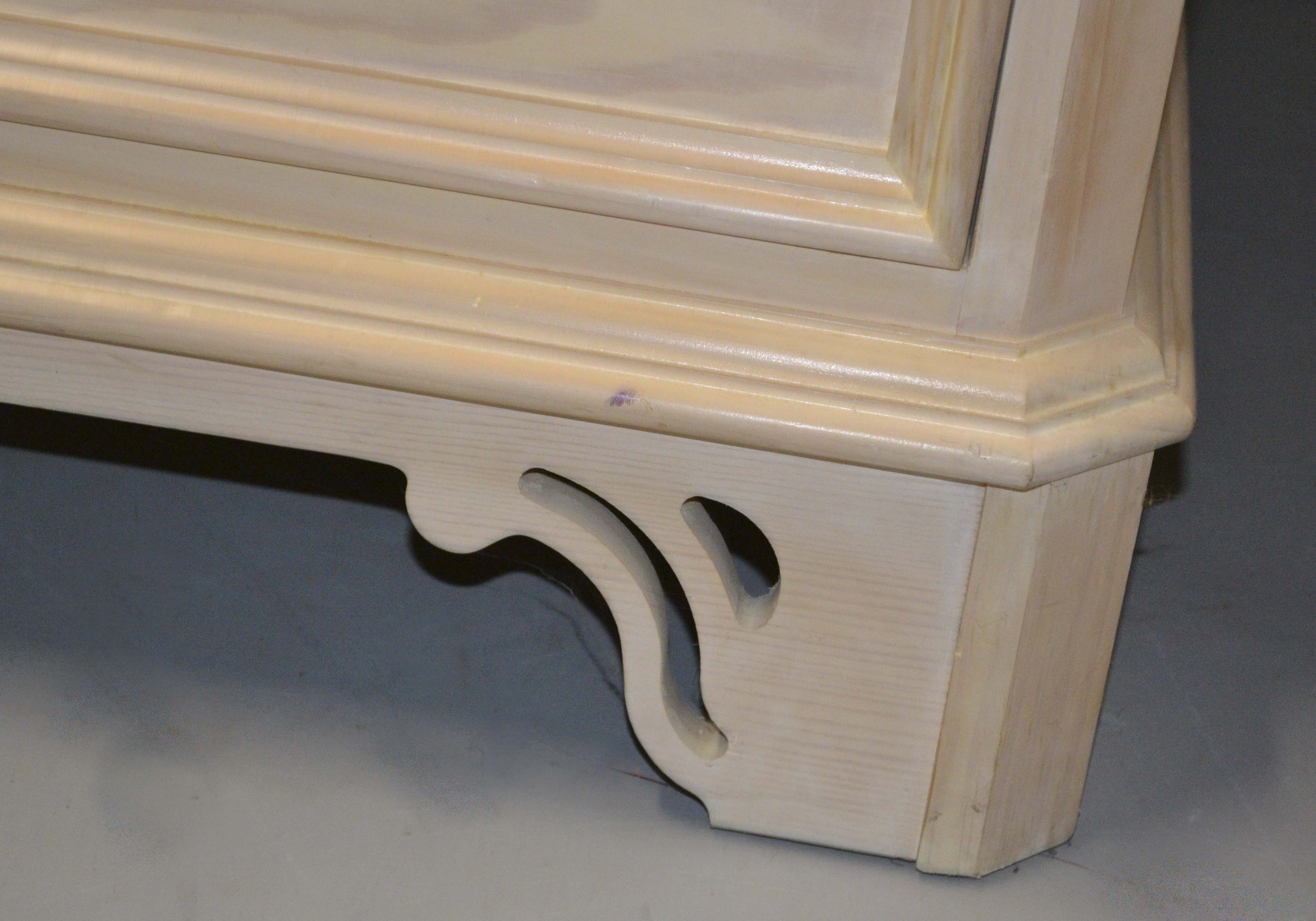 Lexington Furniture Lynnn-Hollyn At Home Armoire