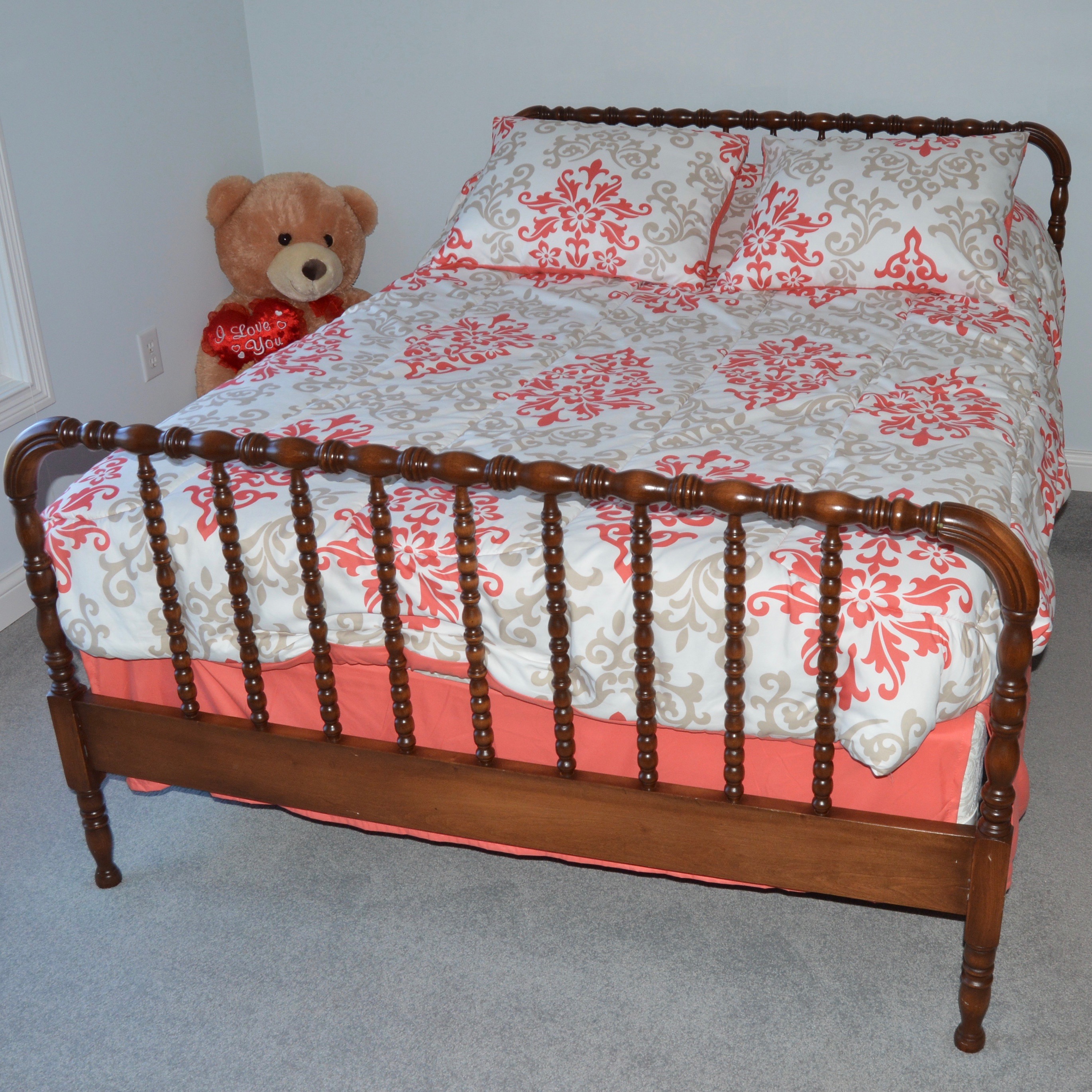 Vintage Spindle Full Size Bed Frame and Comforter Set