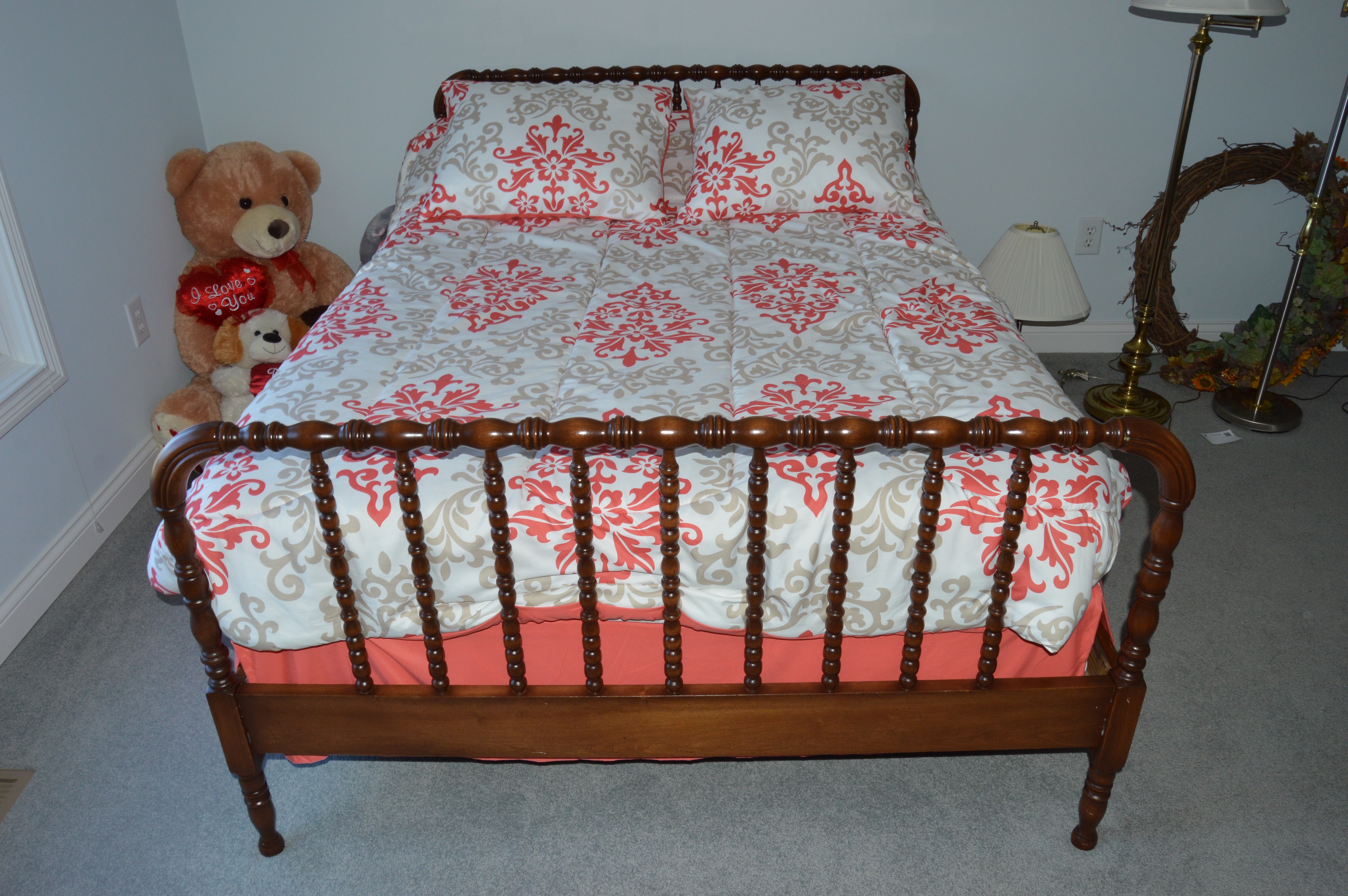 Vintage Spindle Full Size Bed Frame and Comforter Set