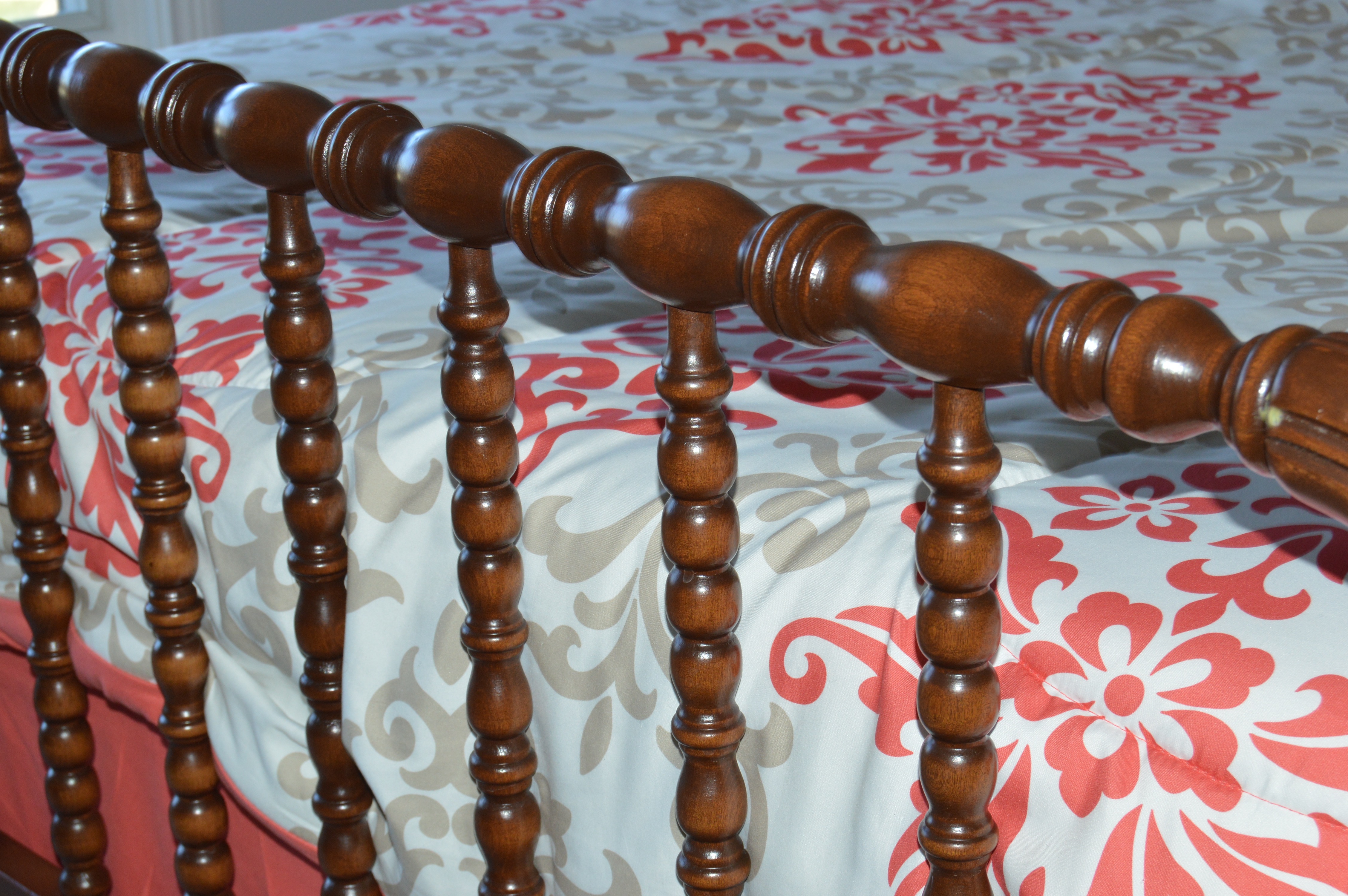 Vintage Spindle Full Size Bed Frame and Comforter Set