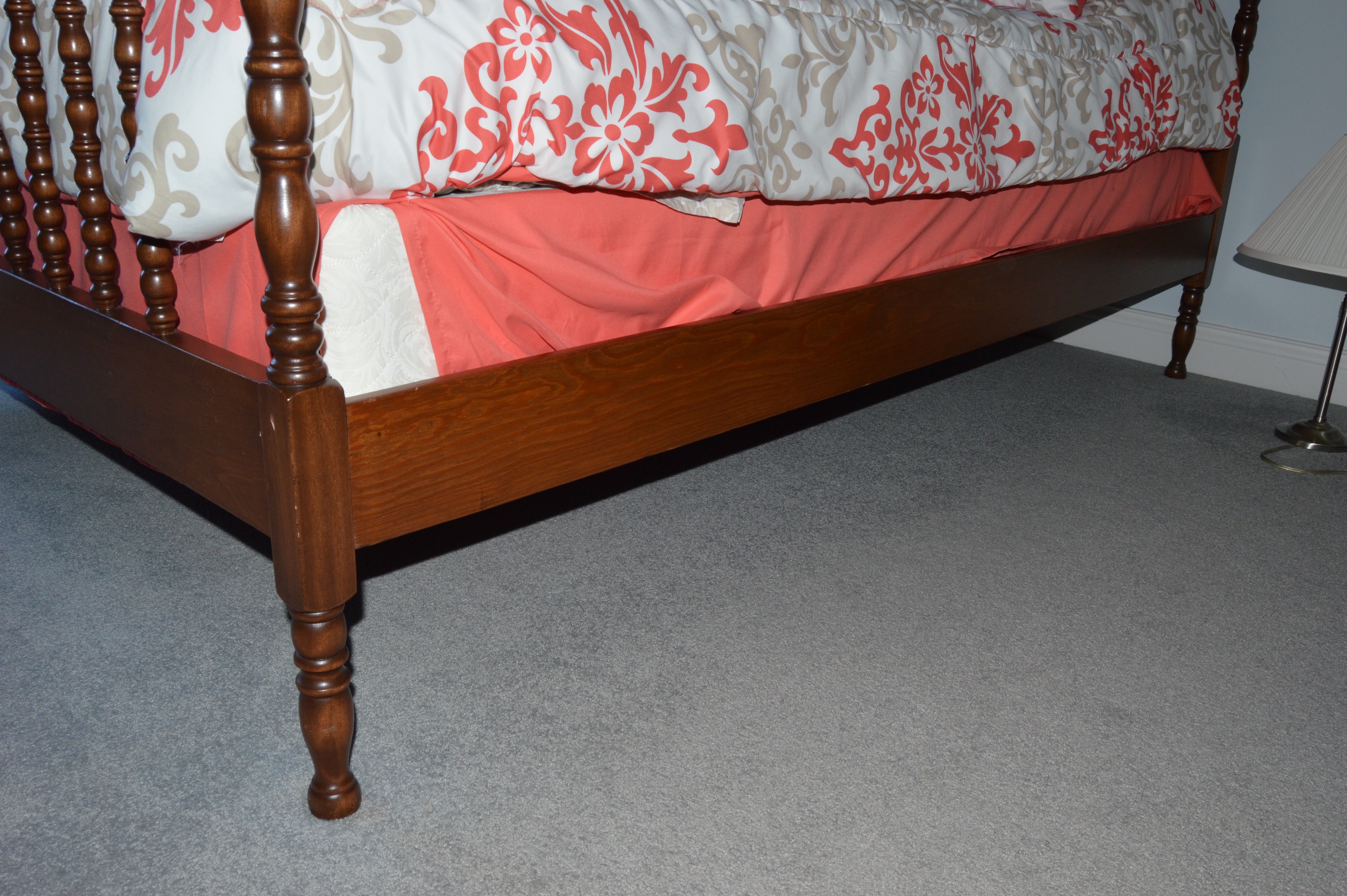 Vintage Spindle Full Size Bed Frame and Comforter Set