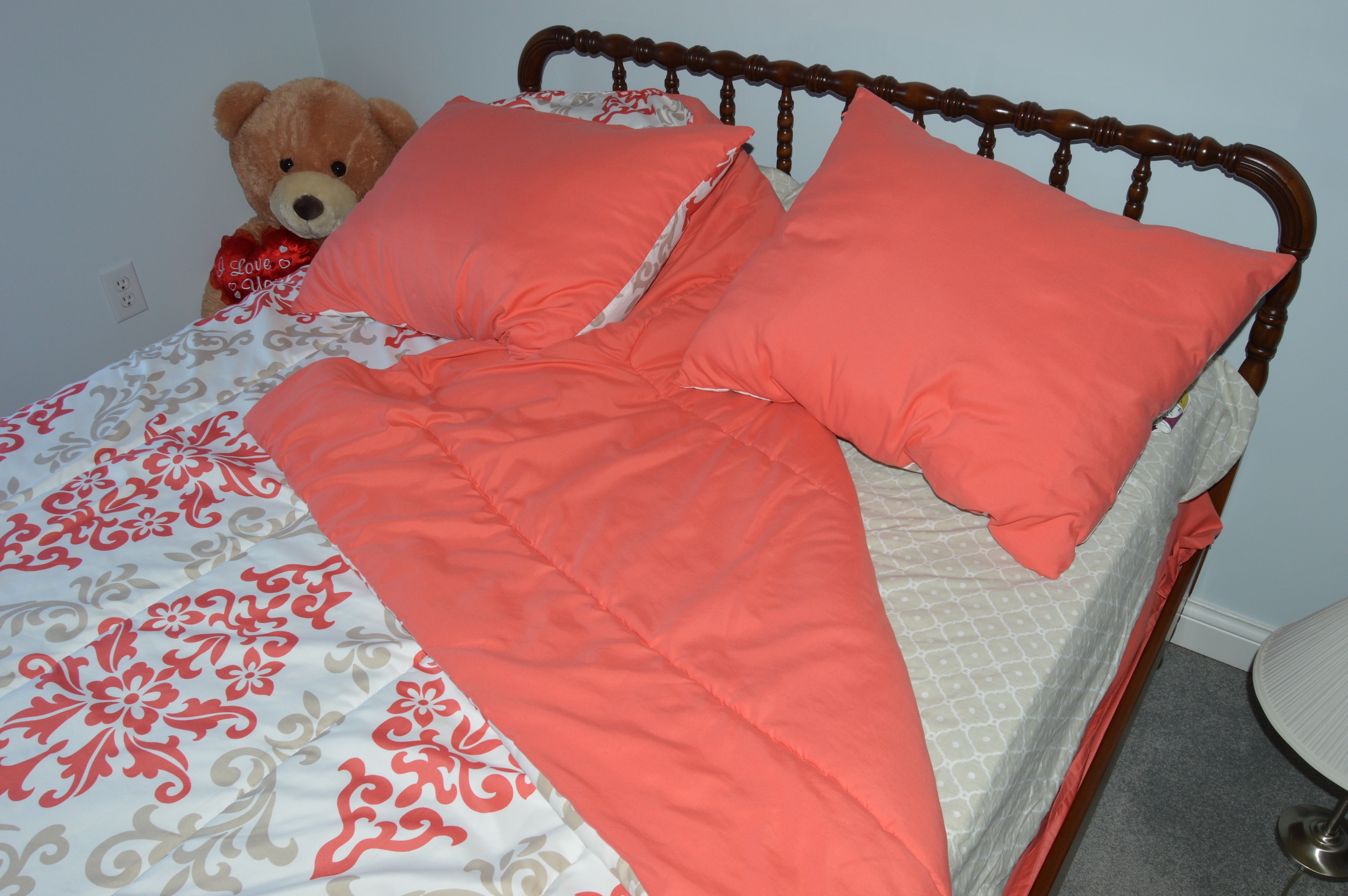 Vintage Spindle Full Size Bed Frame and Comforter Set