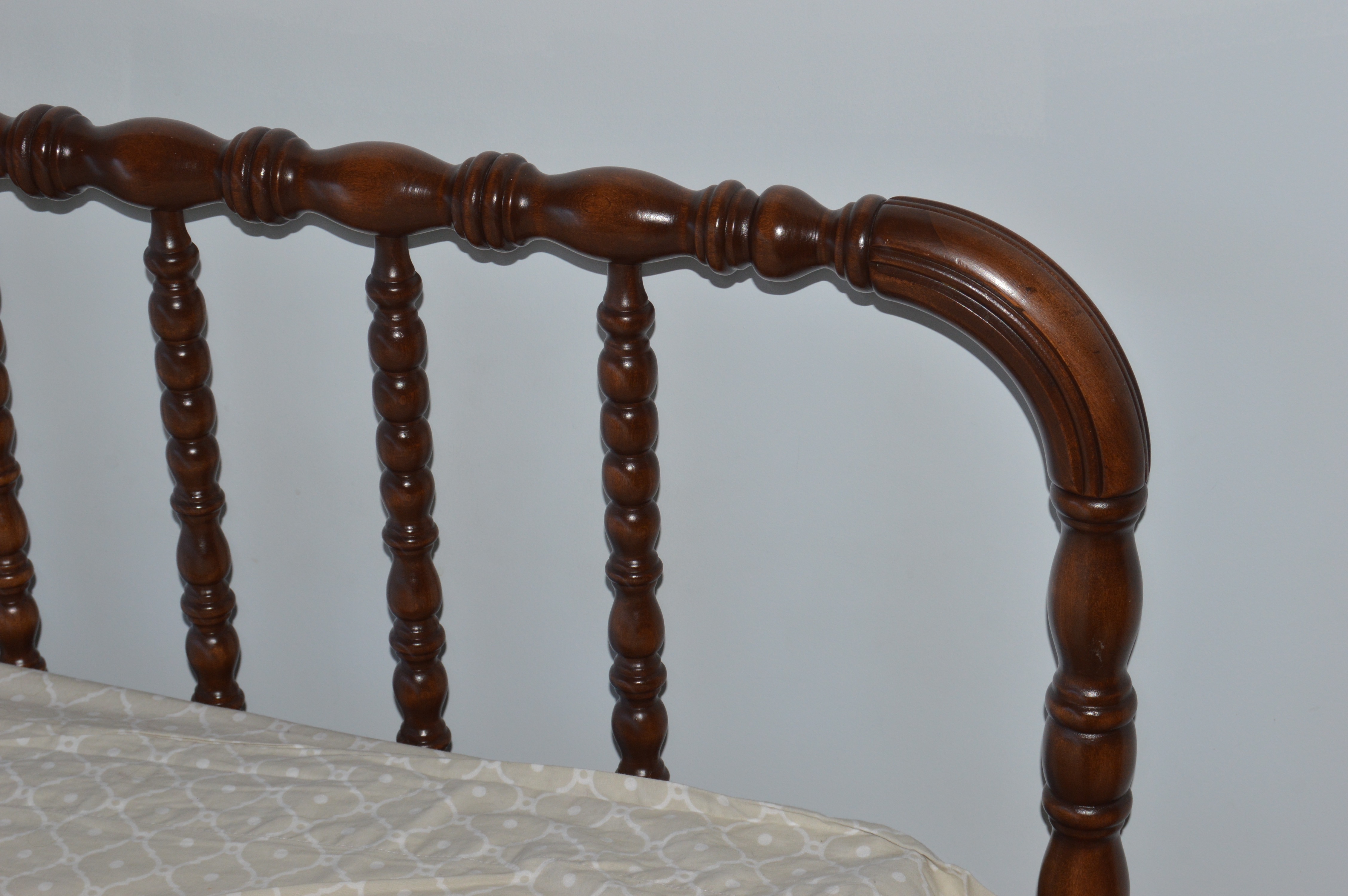 Vintage Spindle Full Size Bed Frame and Comforter Set