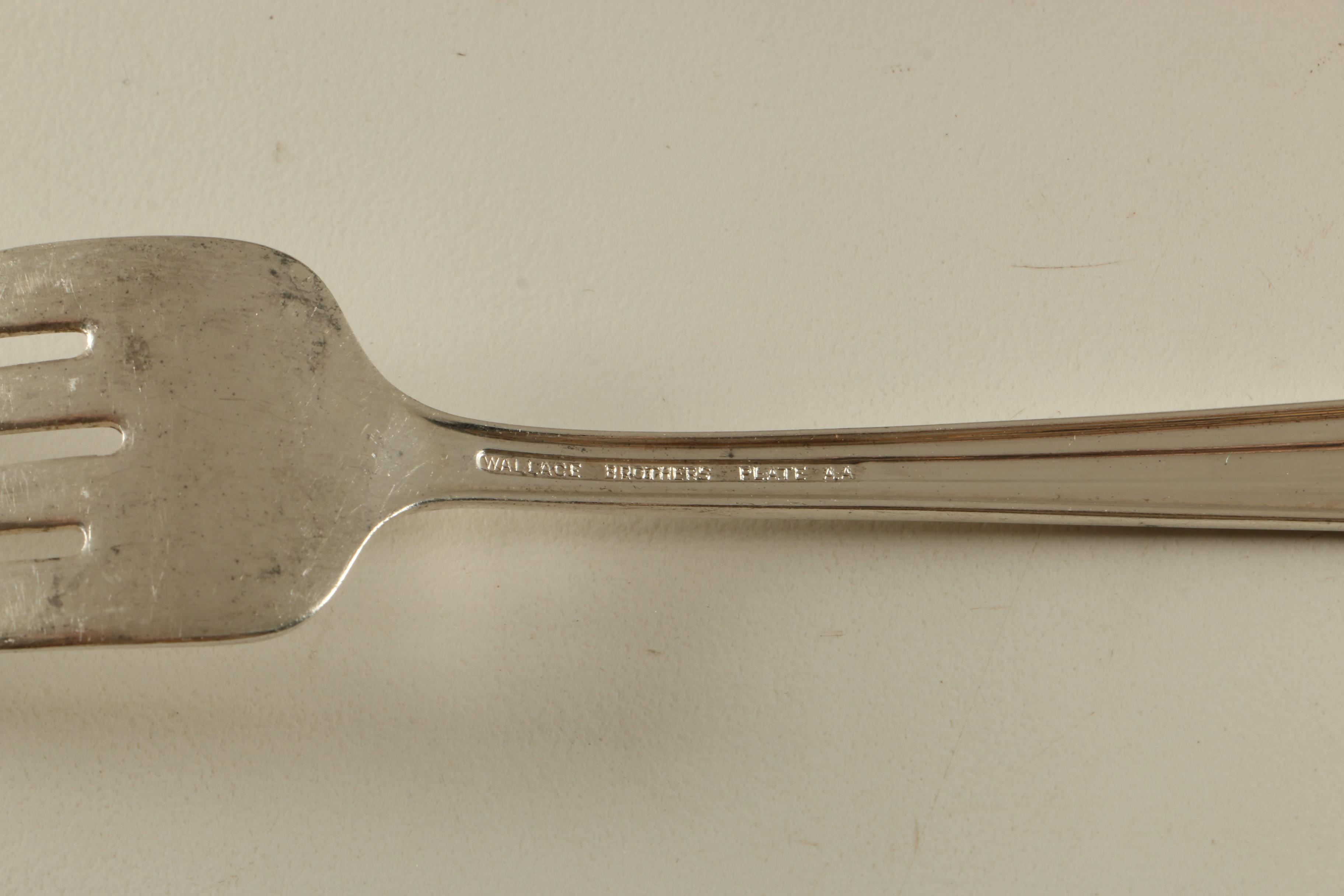 Wallace Brothers "Roseanne" Silver Plate Flatware Set With Case