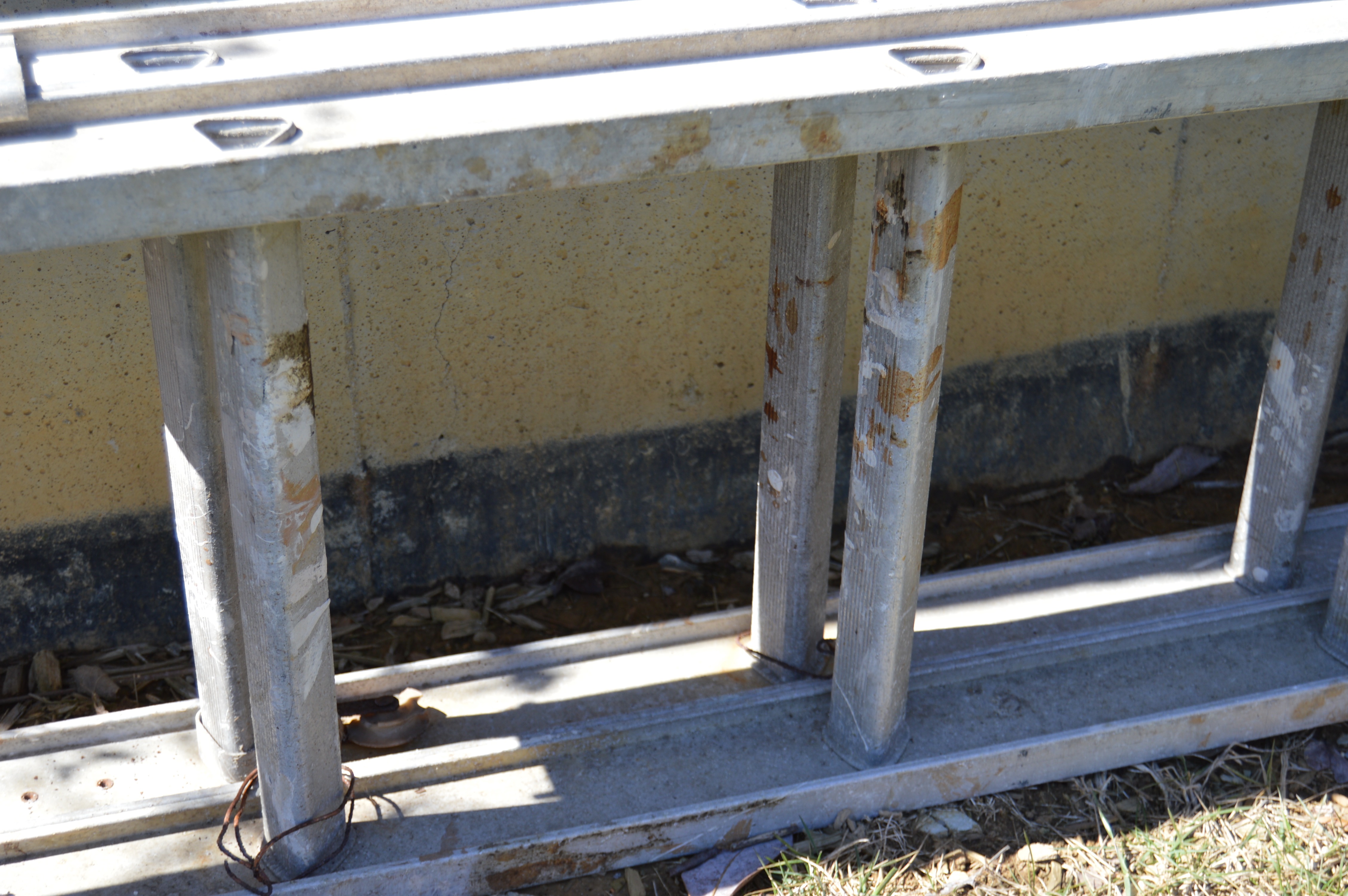 35' Aluminum Extension Ladder and Pair of Levelers