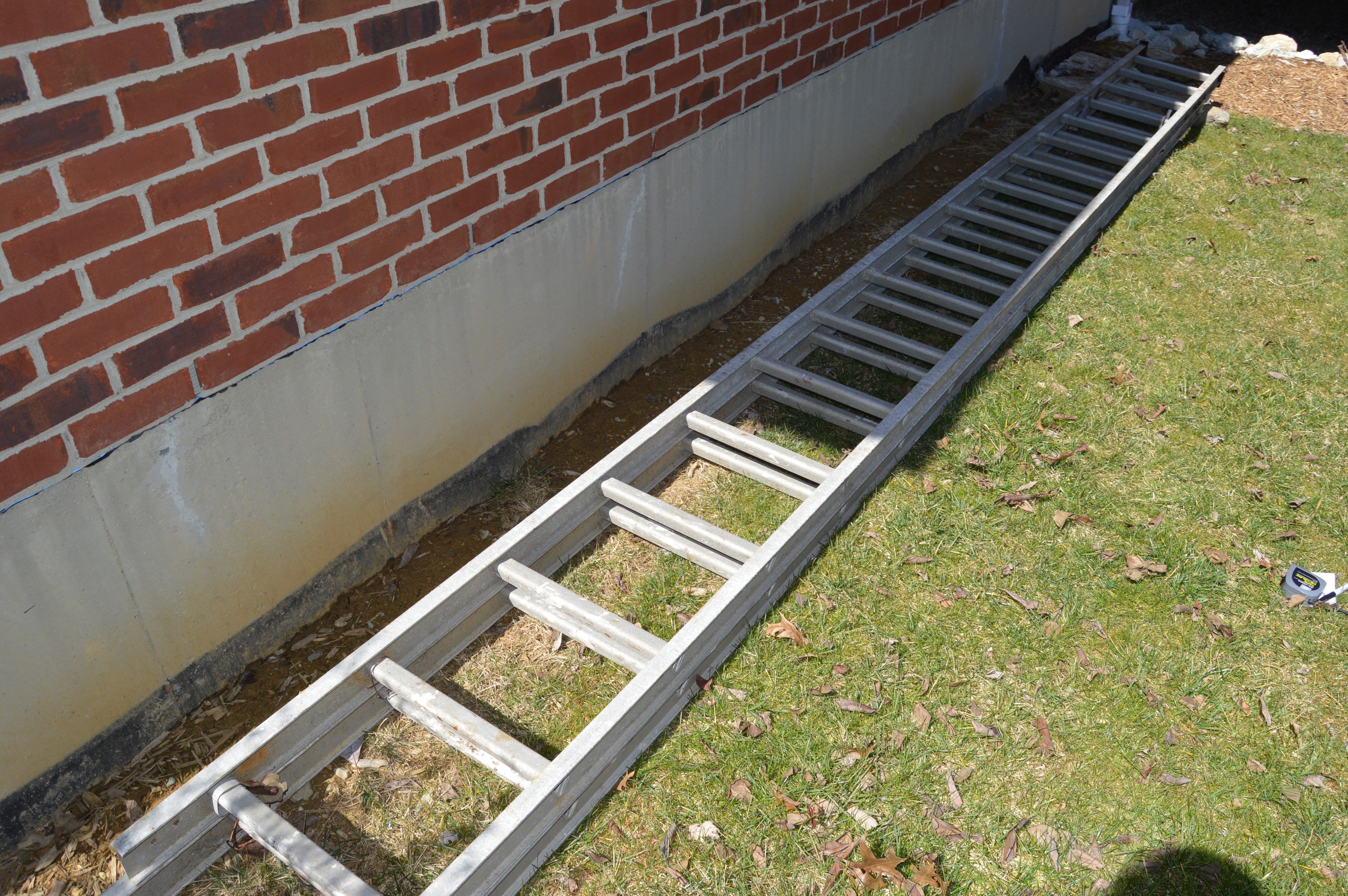 35' Aluminum Extension Ladder and Pair of Levelers