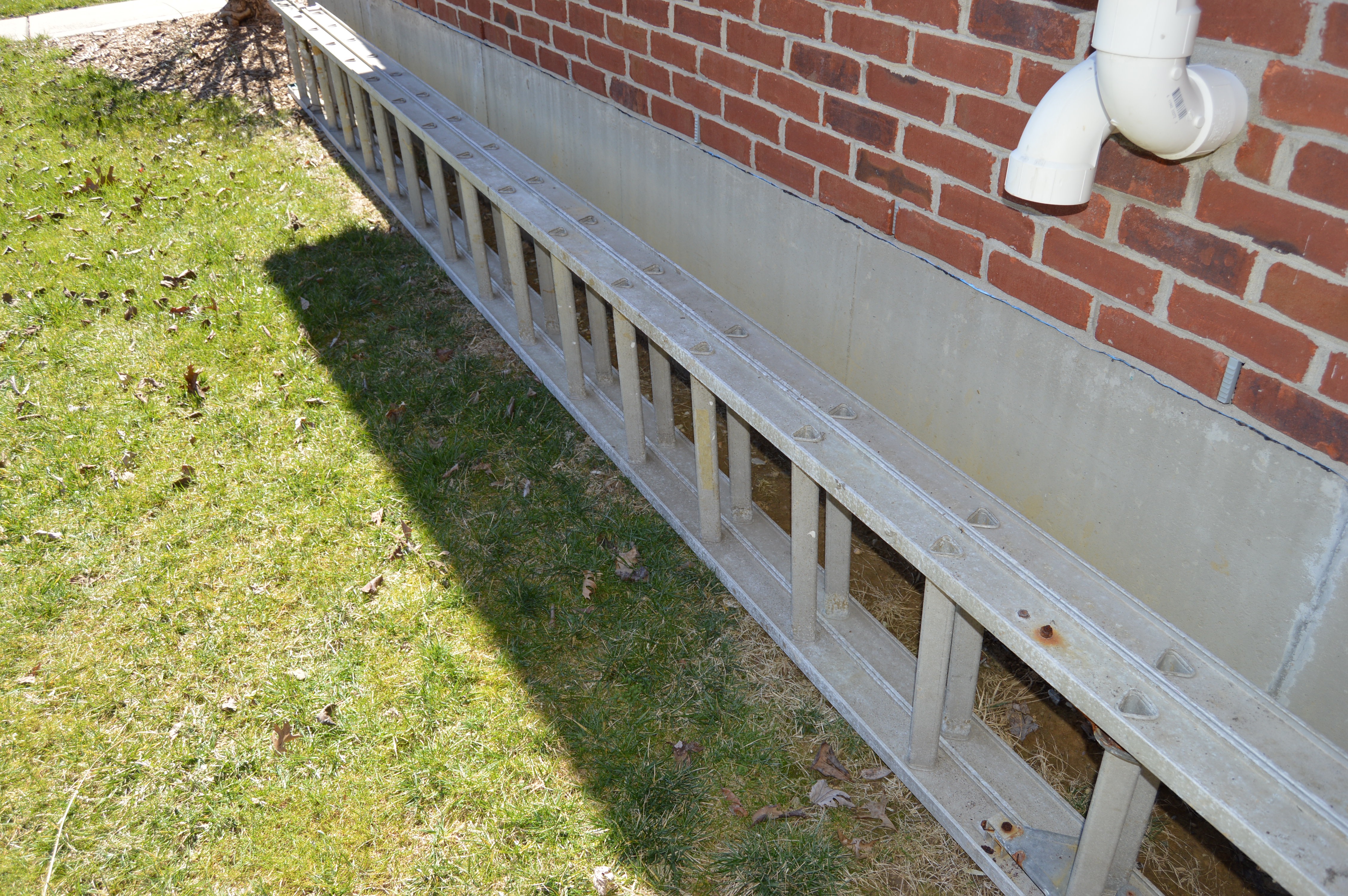 35' Aluminum Extension Ladder and Pair of Levelers