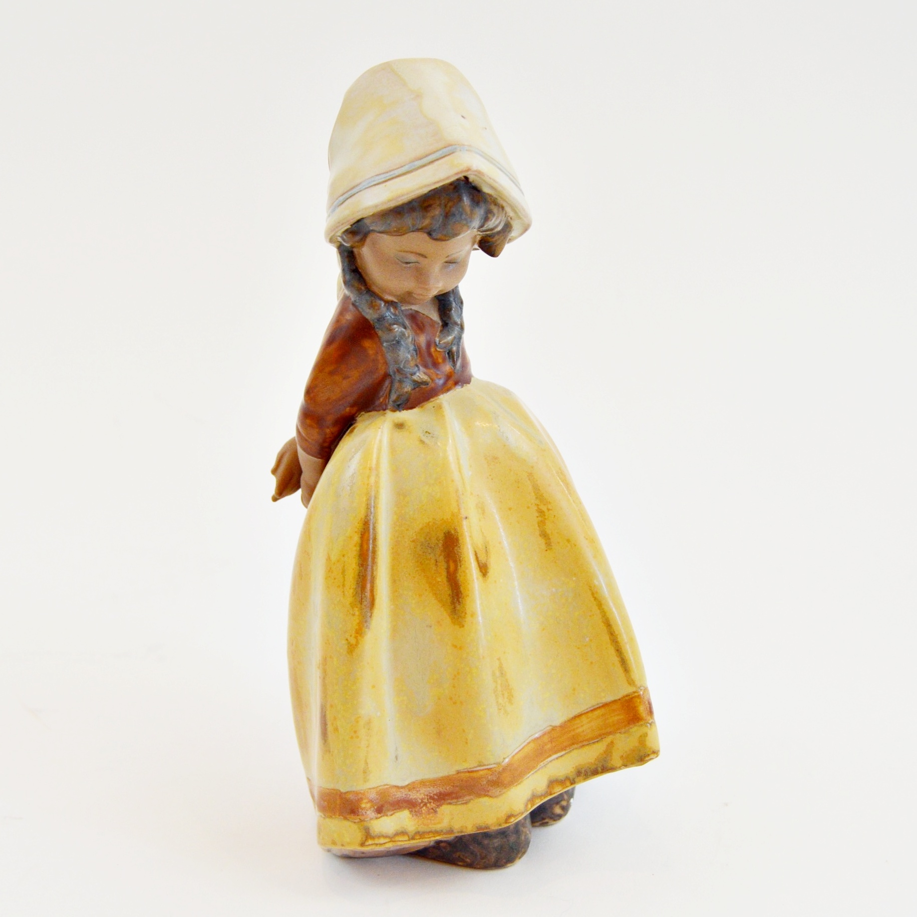Lladro Girl in Bonnet