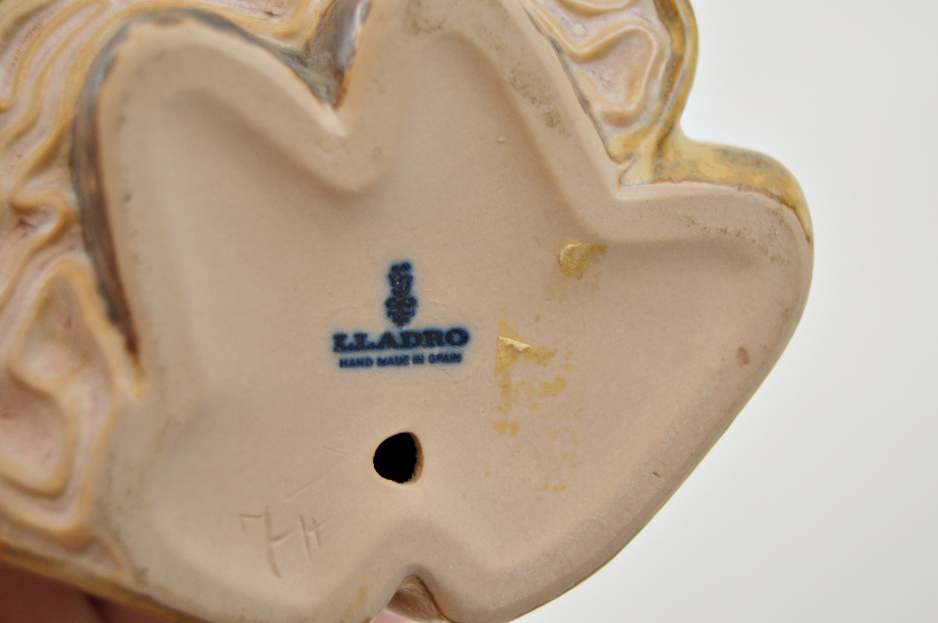 Lladro Girl in Bonnet