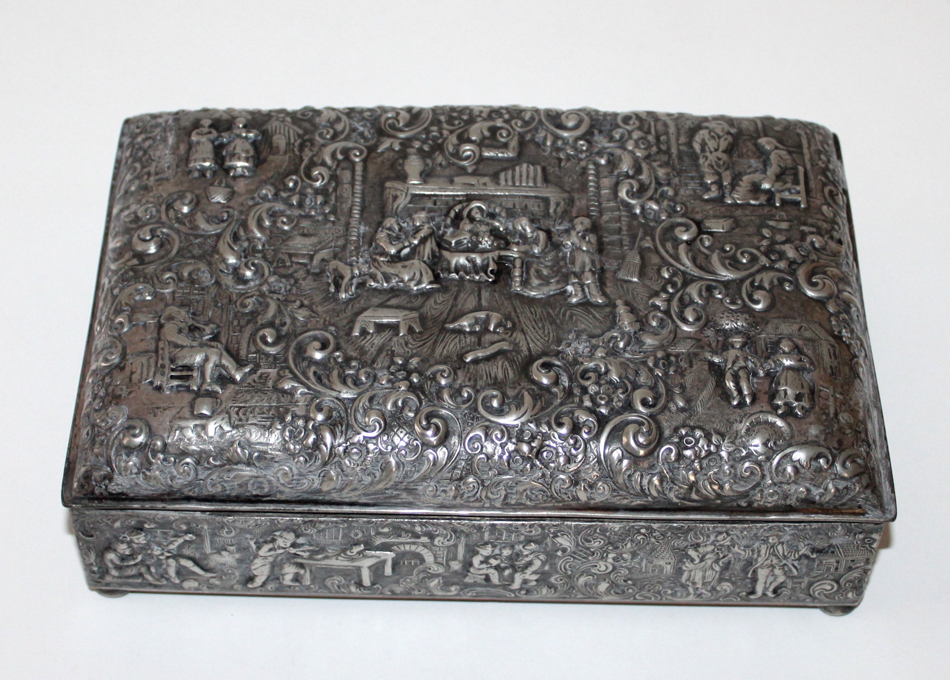 Vintage Barbour Silver Plate Co. Repousse Box