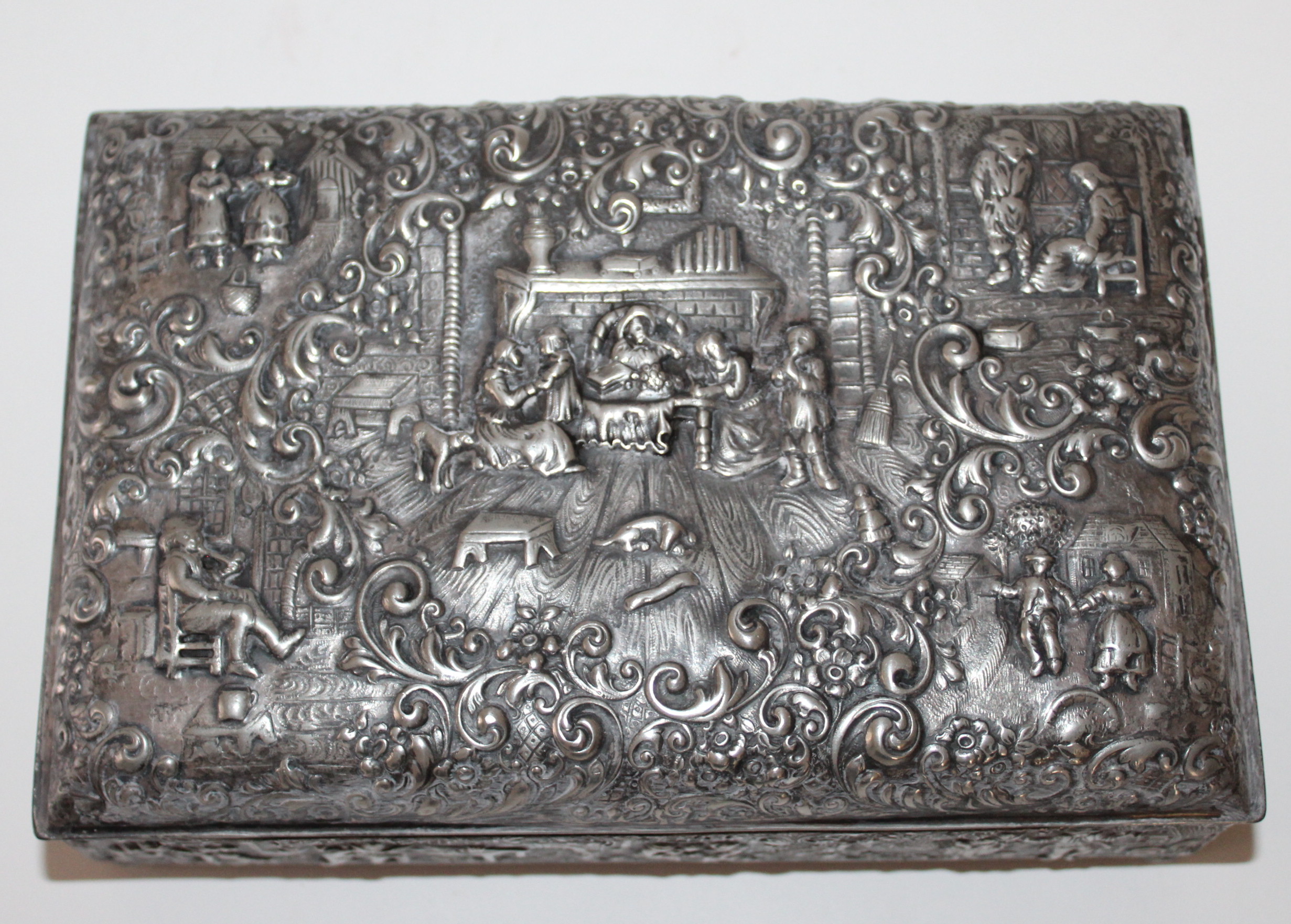 Vintage Barbour Silver Plate Co. Repousse Box
