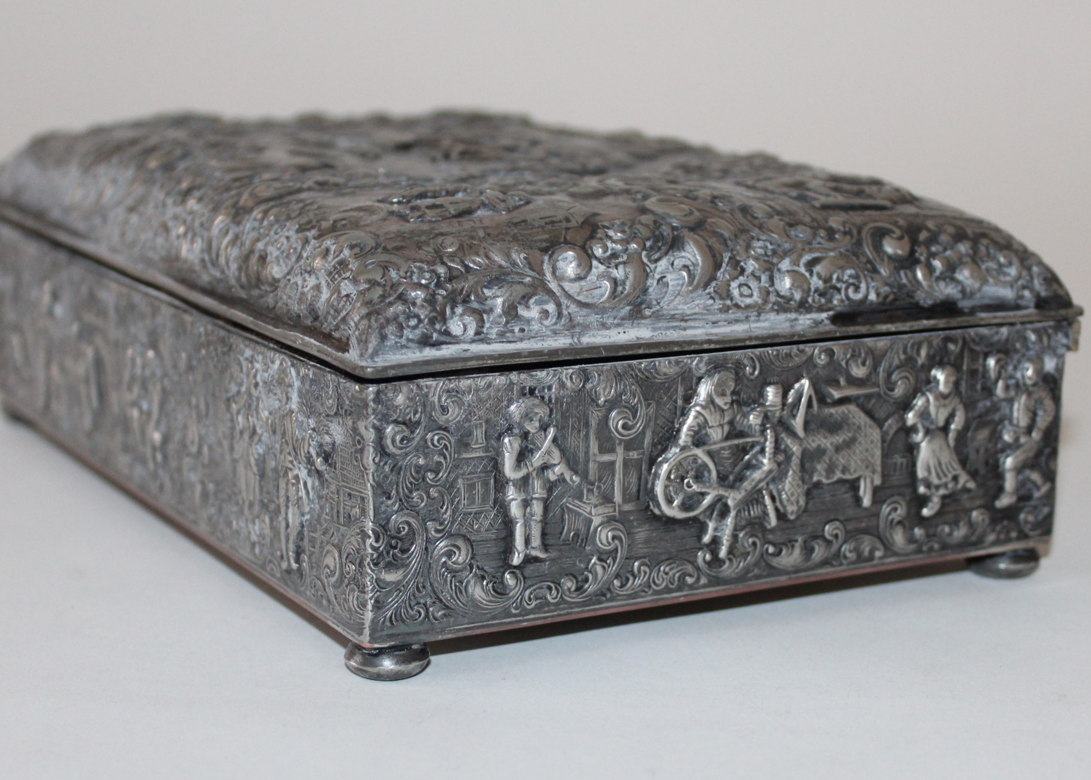 Vintage Barbour Silver Plate Co. Repousse Box