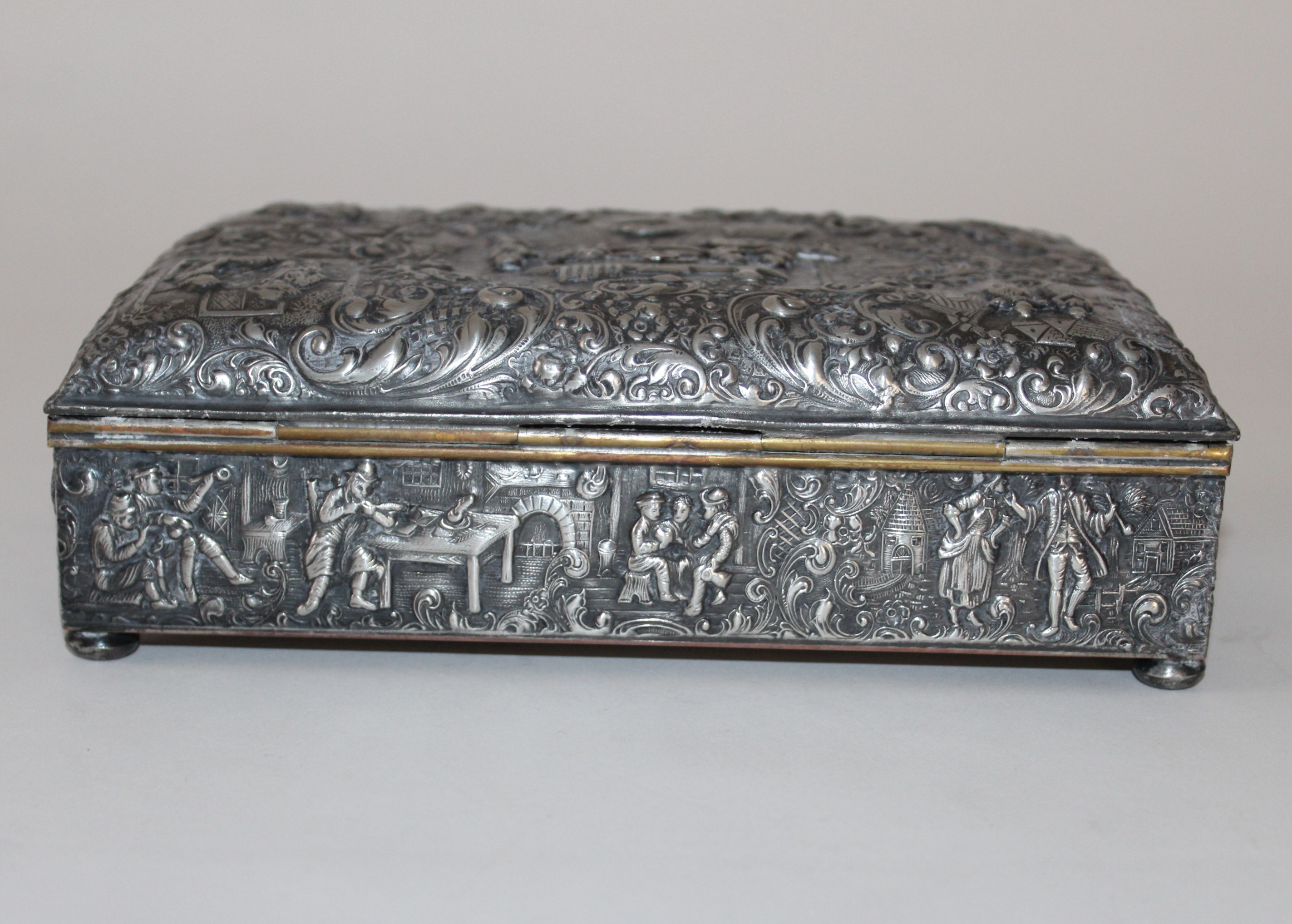 Vintage Barbour Silver Plate Co. Repousse Box
