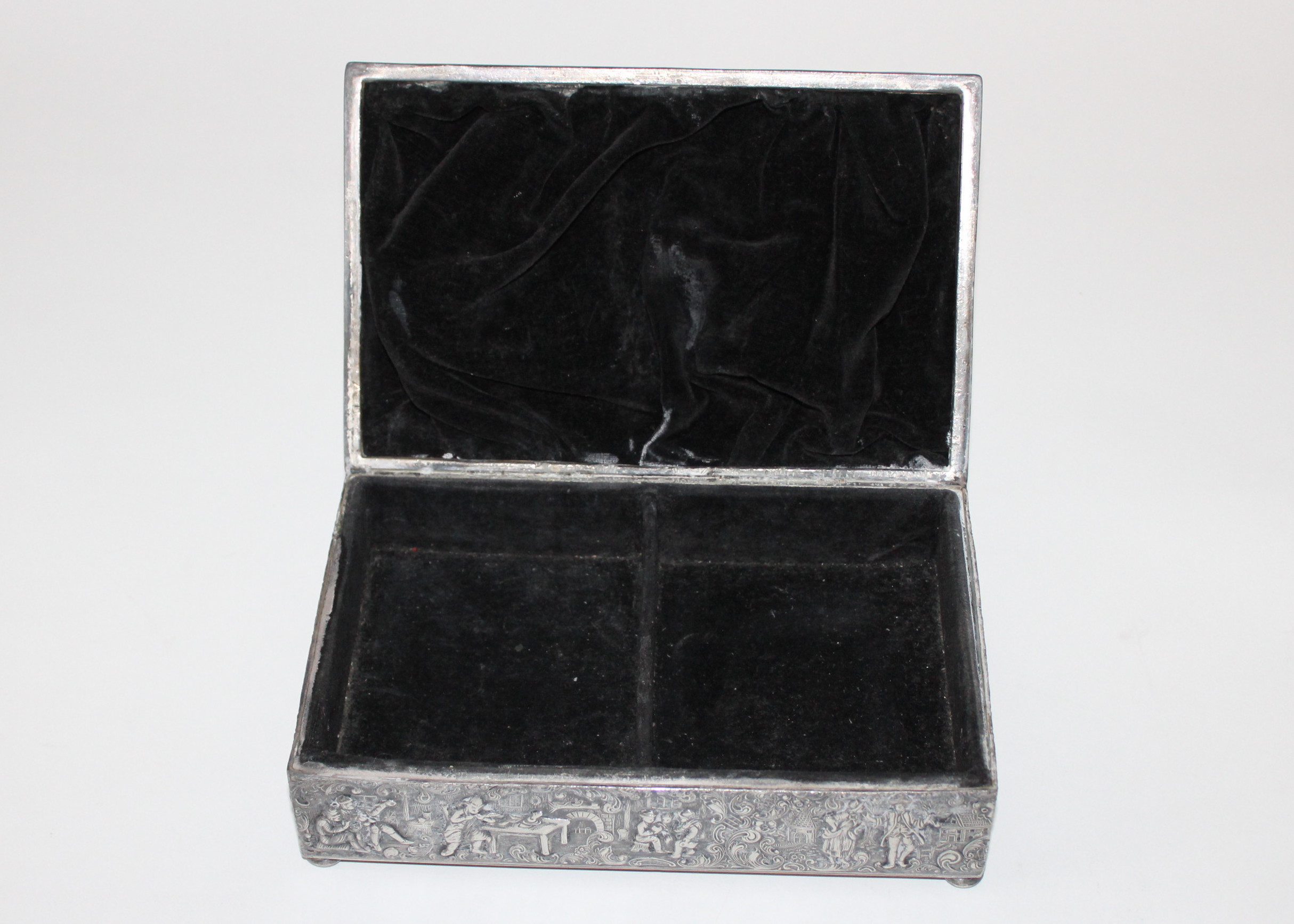 Vintage Barbour Silver Plate Co. Repousse Box