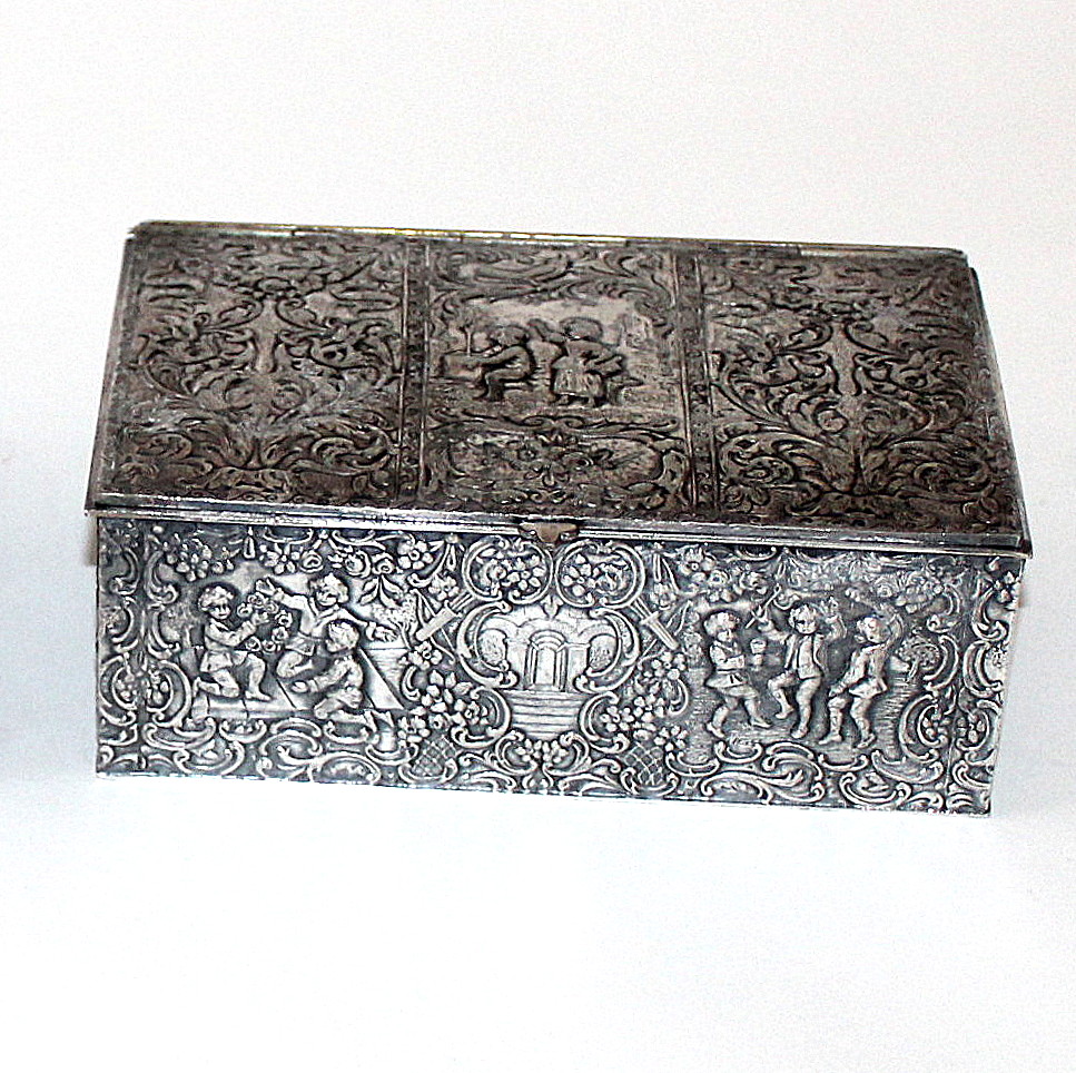Vintage Derby Silver Plate Co. Repousse Trinket Box