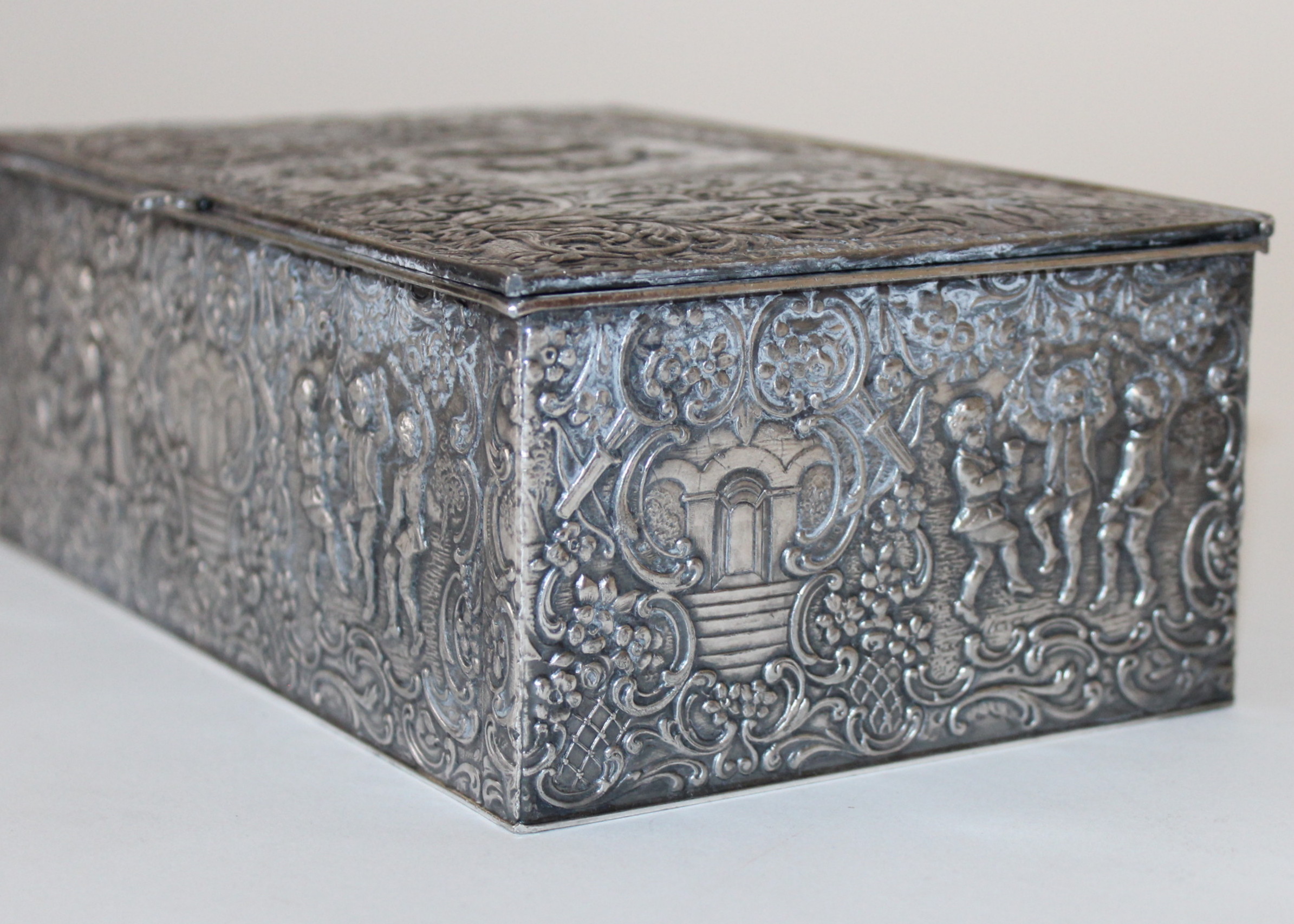 Vintage Derby Silver Plate Co. Repousse Trinket Box