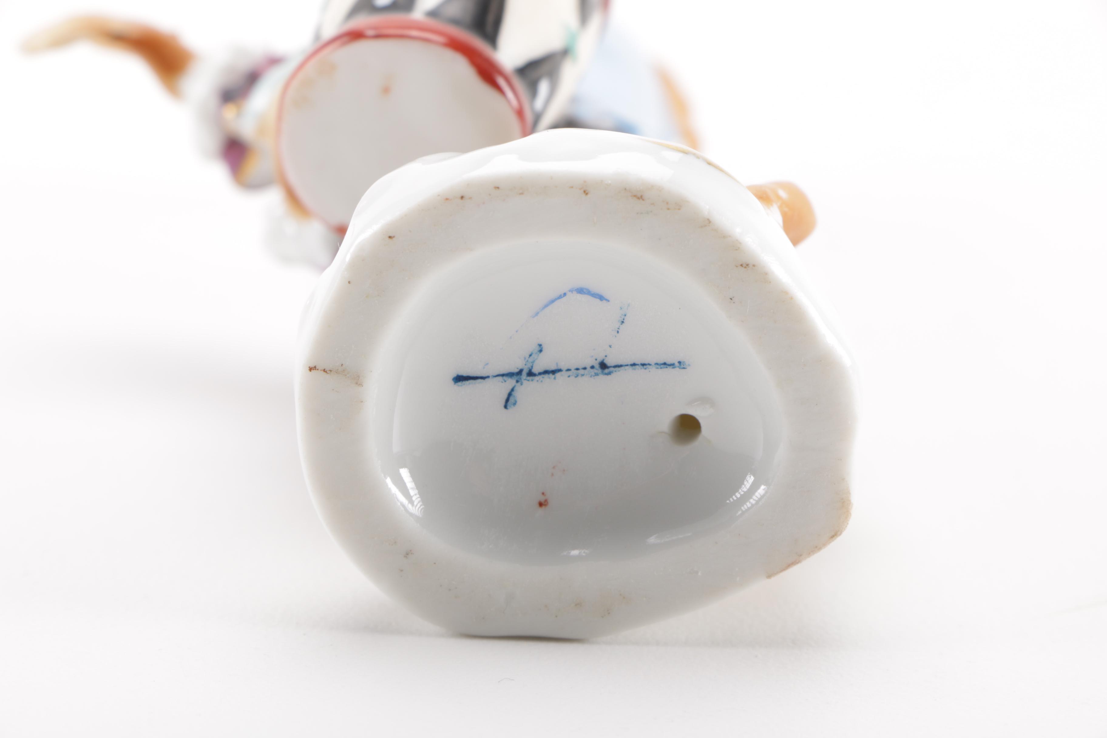 Colonial Attire Monkey Musician Figurines With Podium