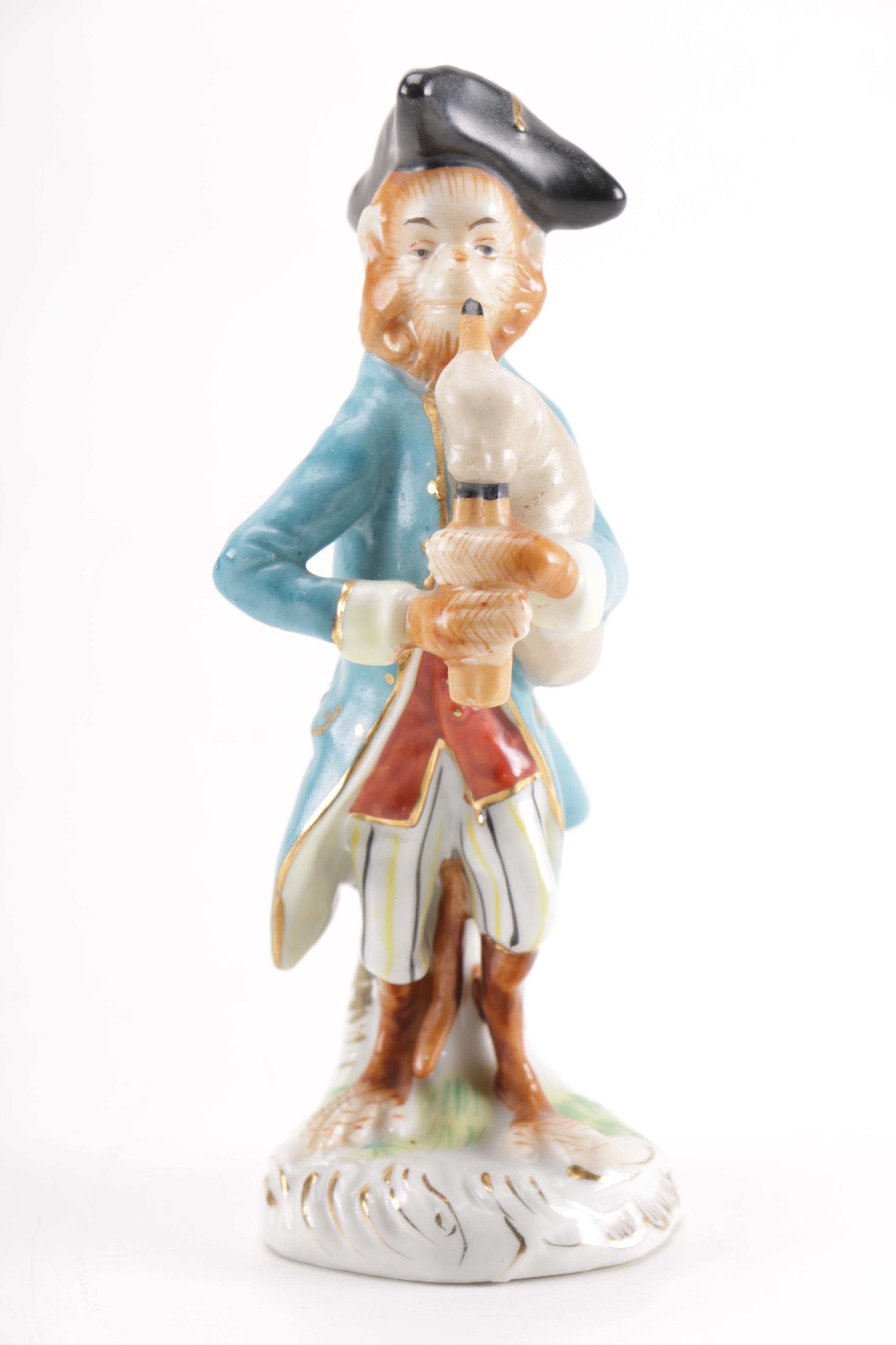 Colonial Attire Monkey Musician Figurines With Podium