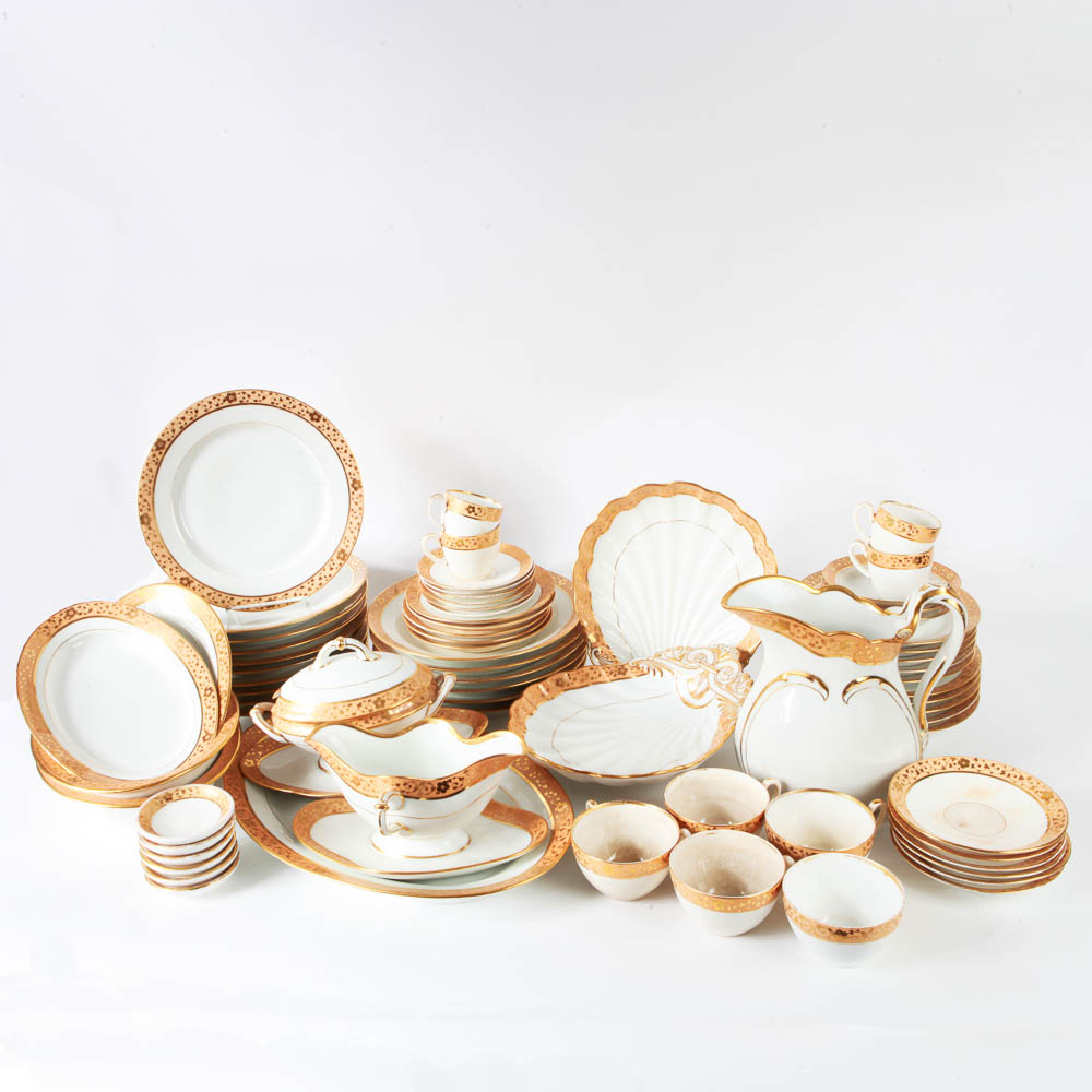 Late 18th Century Ludwigsburg Fine German Porcelain Dinnerware