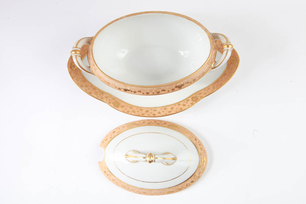 Late 18th Century Ludwigsburg Fine German Porcelain Dinnerware