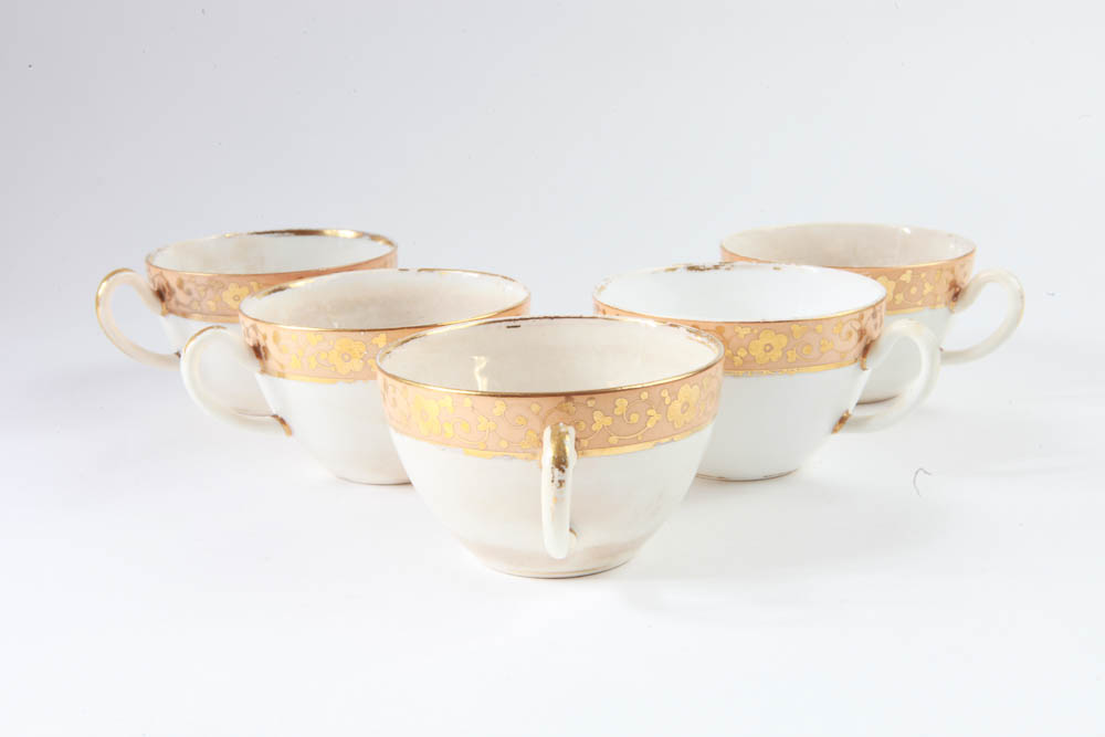 Late 18th Century Ludwigsburg Fine German Porcelain Dinnerware