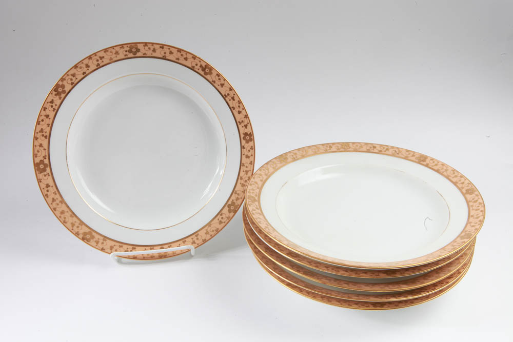 Late 18th Century Ludwigsburg Fine German Porcelain Dinnerware