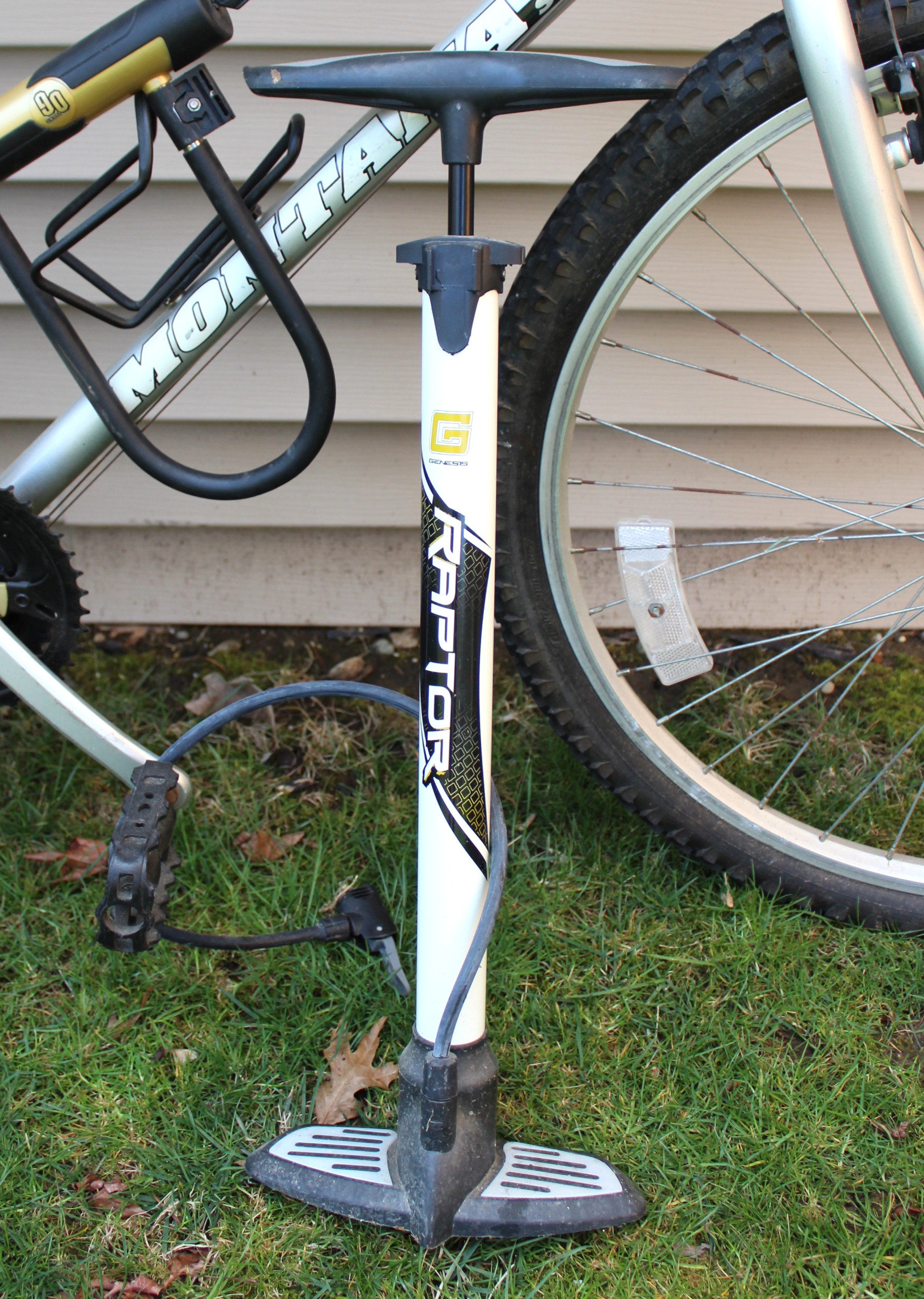 KHS True Temper Montana Sport Bike and Accessories