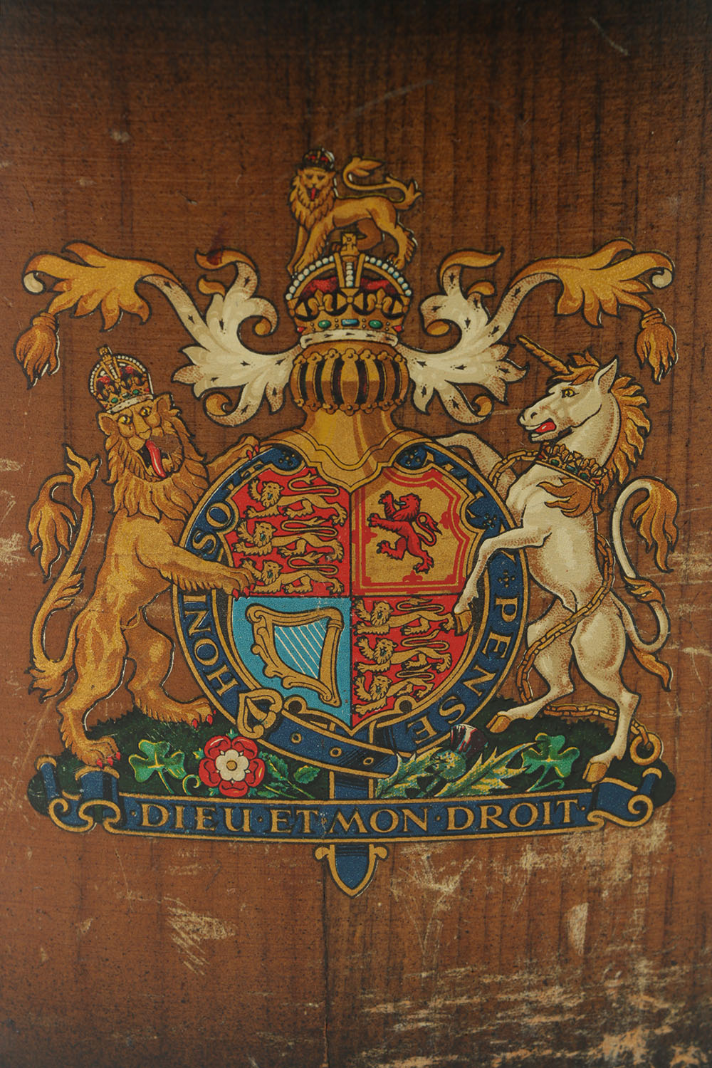 Barrel-Shaped Ice Bucket with British Royal Coat of Arms