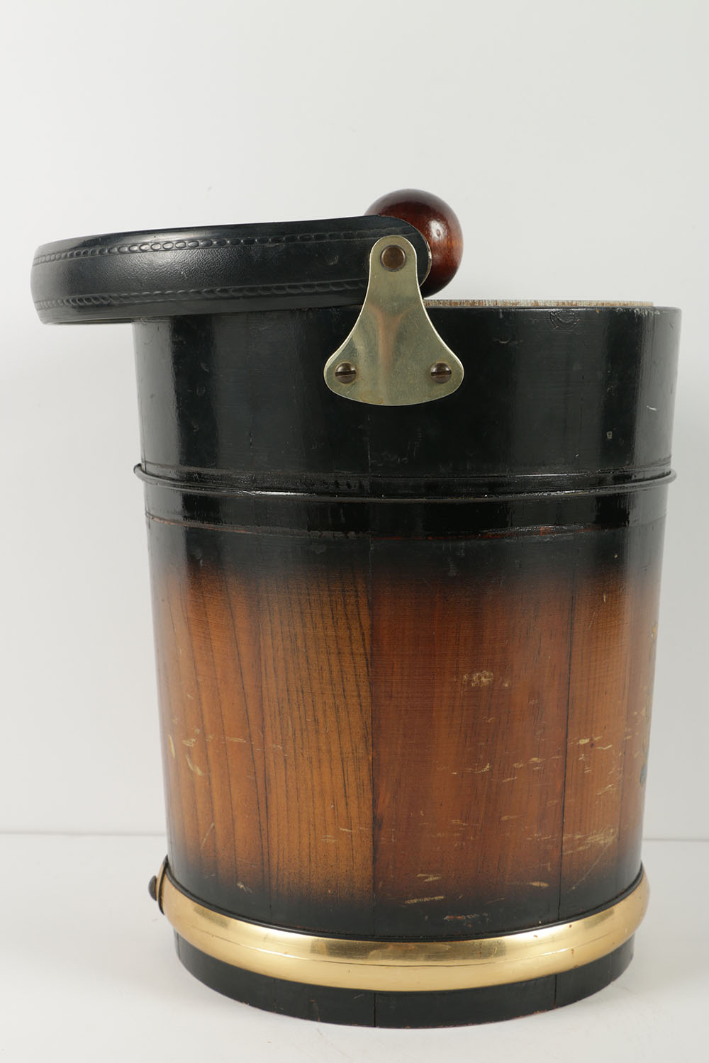 Barrel-Shaped Ice Bucket with British Royal Coat of Arms