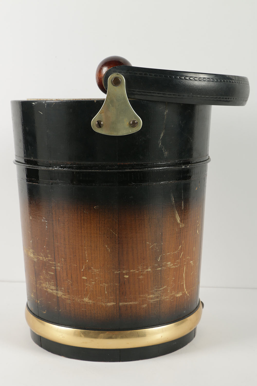 Barrel-Shaped Ice Bucket with British Royal Coat of Arms
