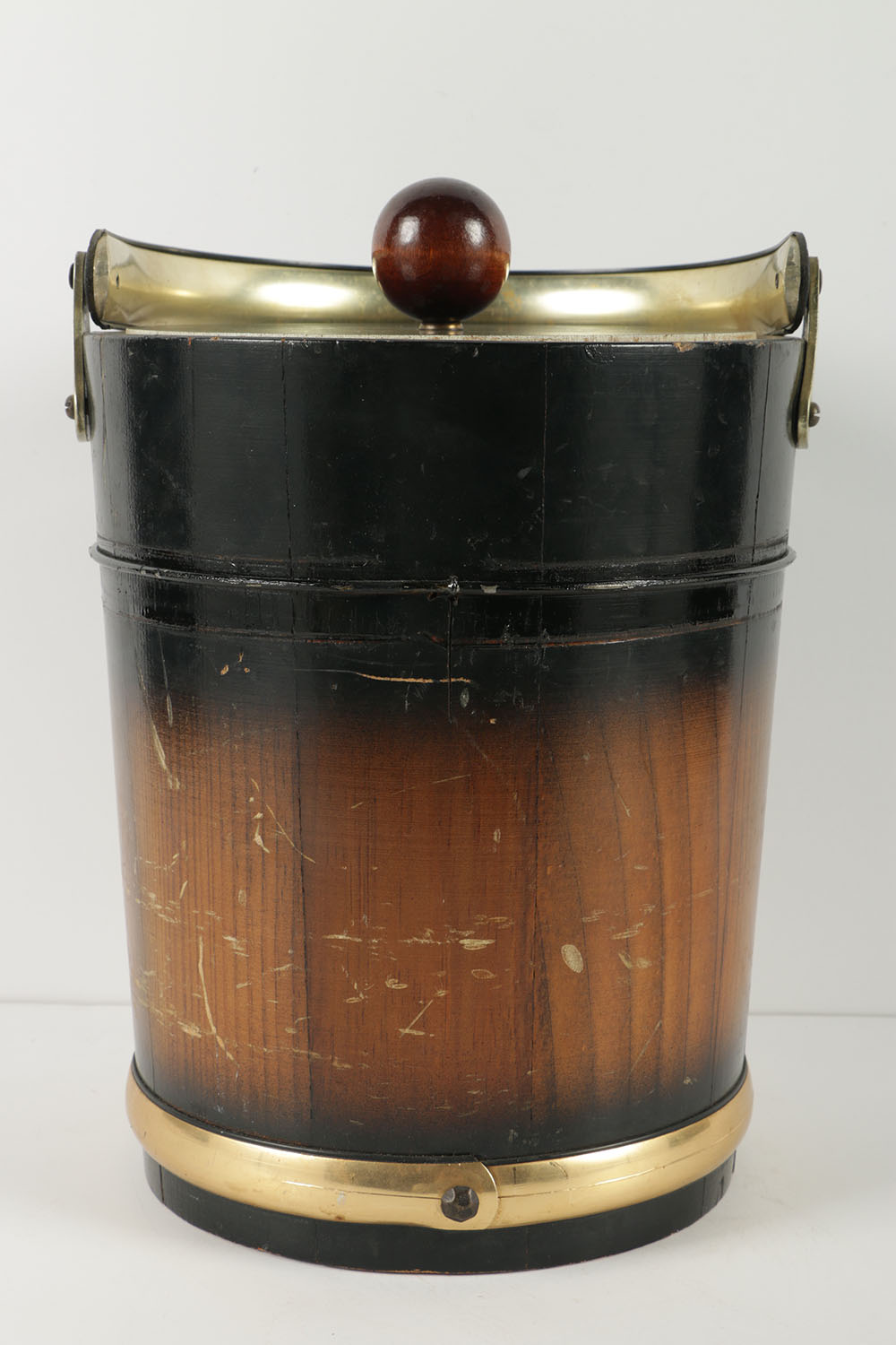 Barrel-Shaped Ice Bucket with British Royal Coat of Arms