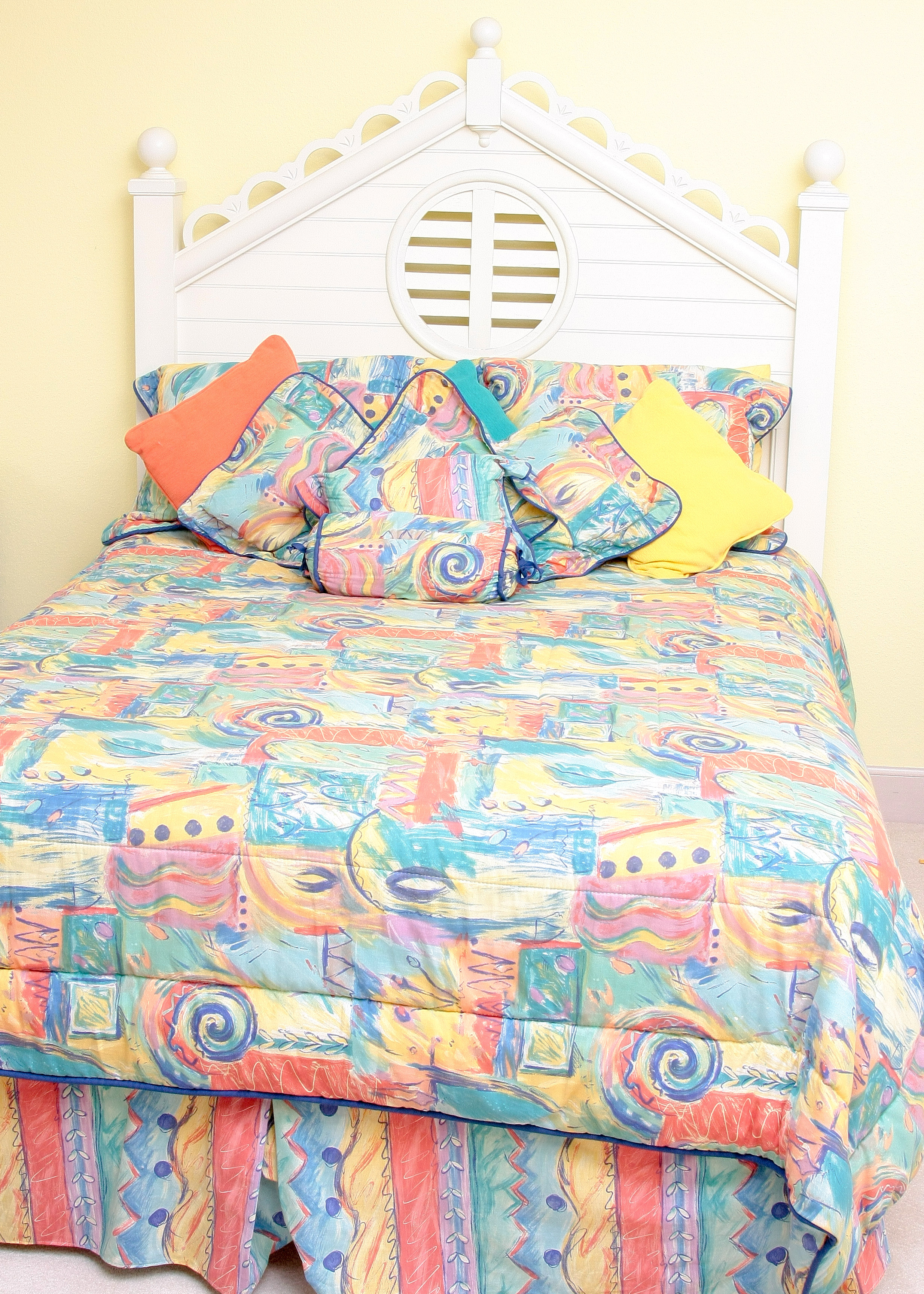 Lexington Furniture White Wicker and Wooden Bedroom Set