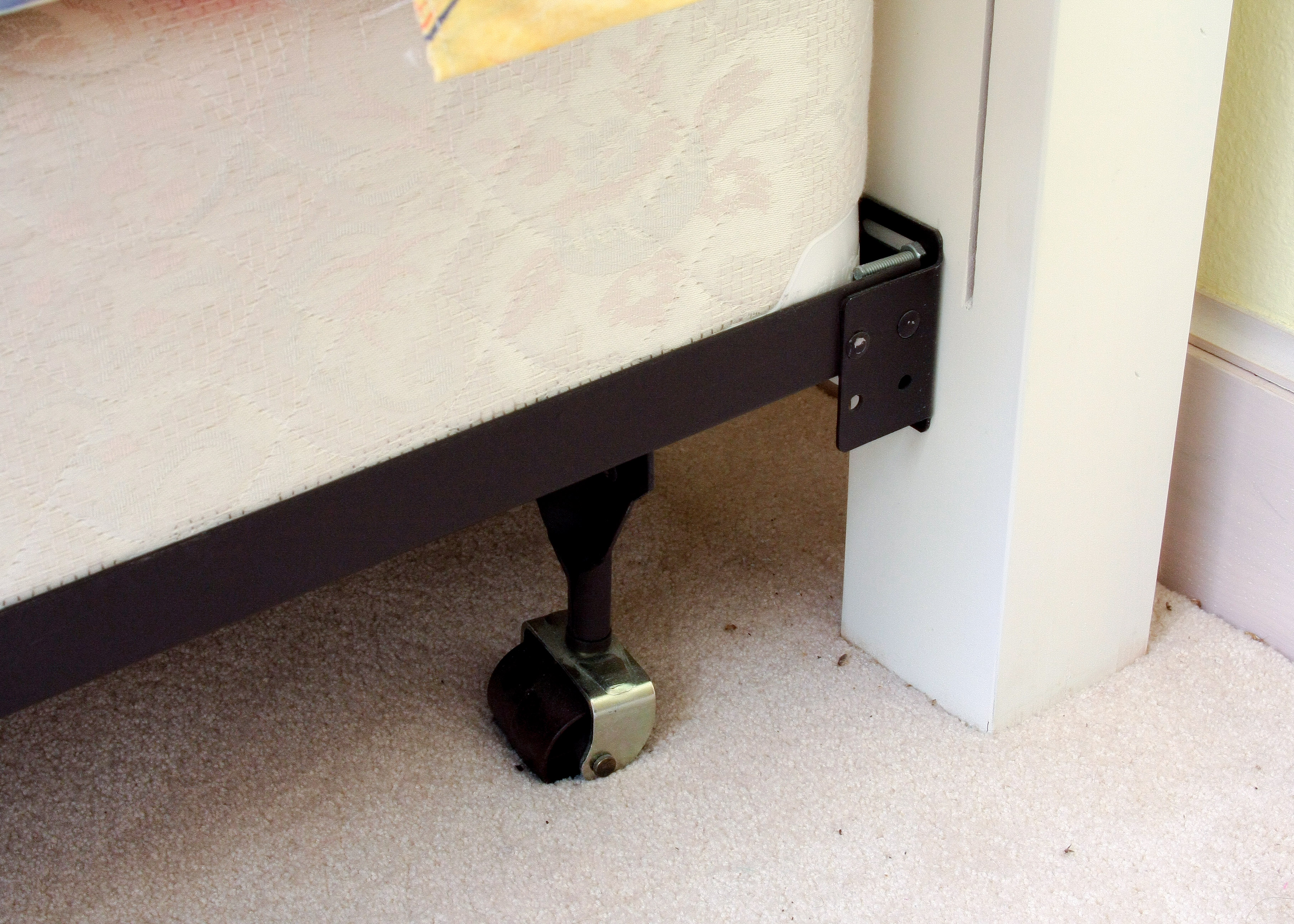 Lexington Furniture White Wicker and Wooden Bedroom Set