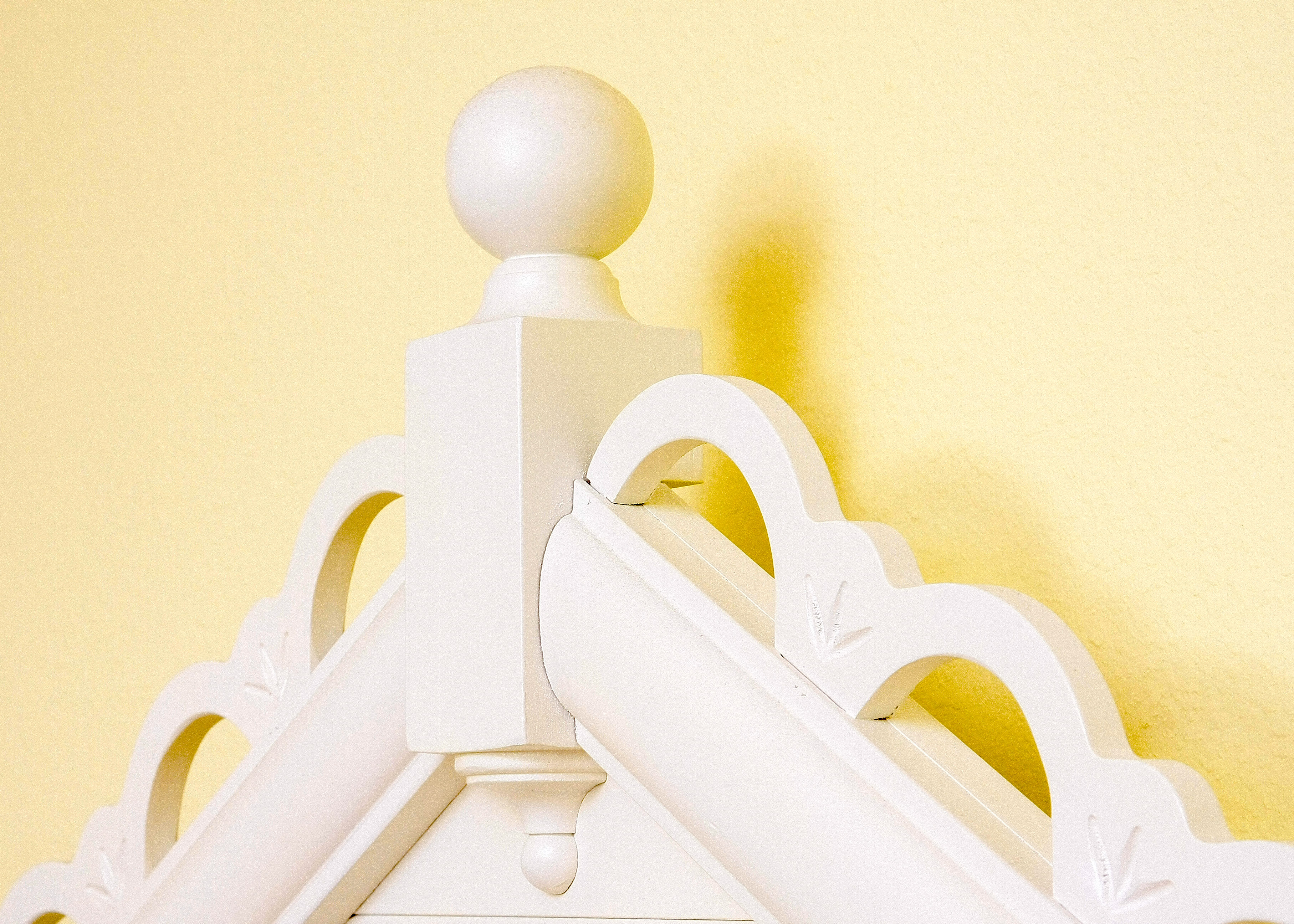 Lexington Furniture White Wicker and Wooden Bedroom Set