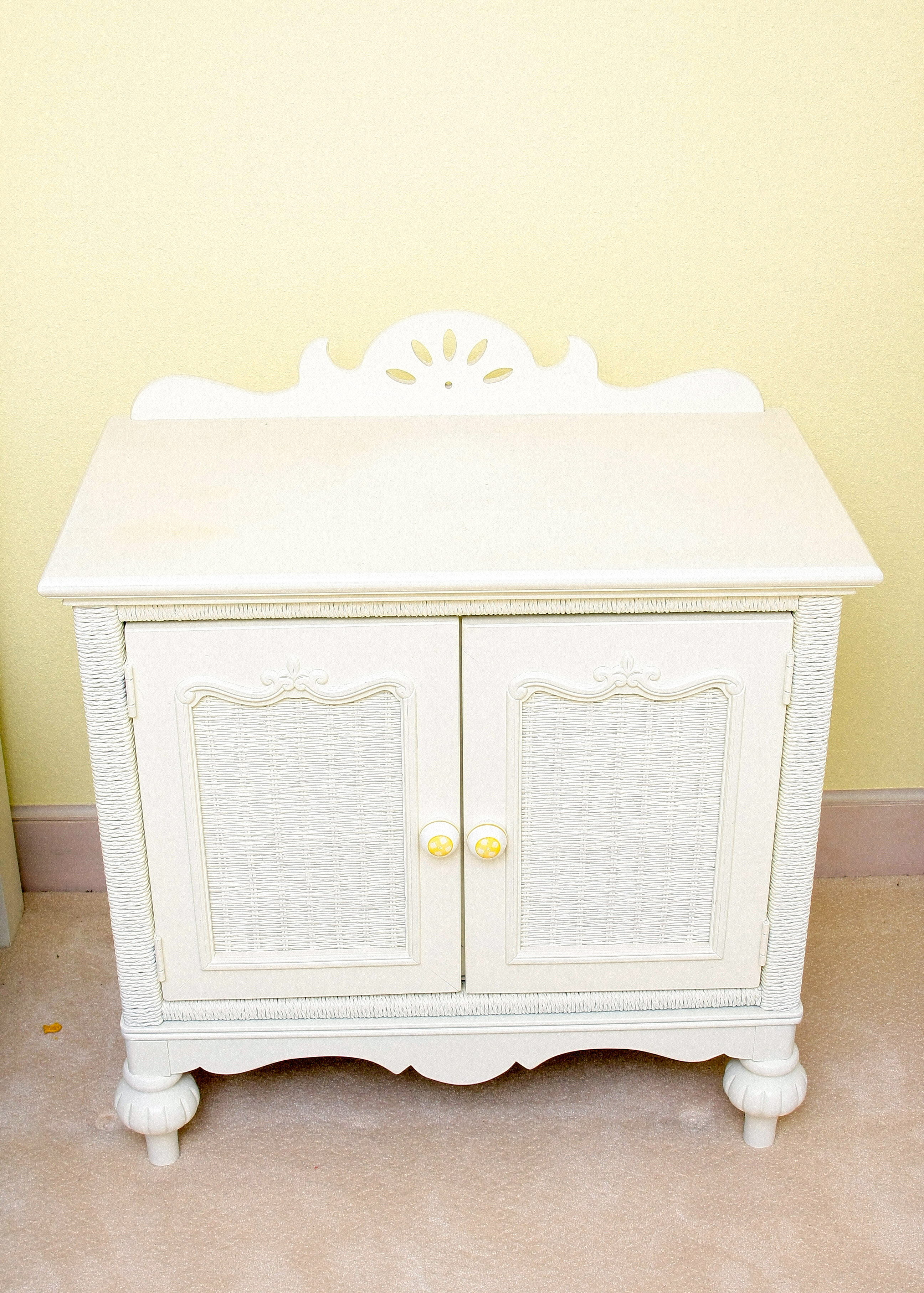 Lexington Furniture White Wicker and Wooden Bedroom Set