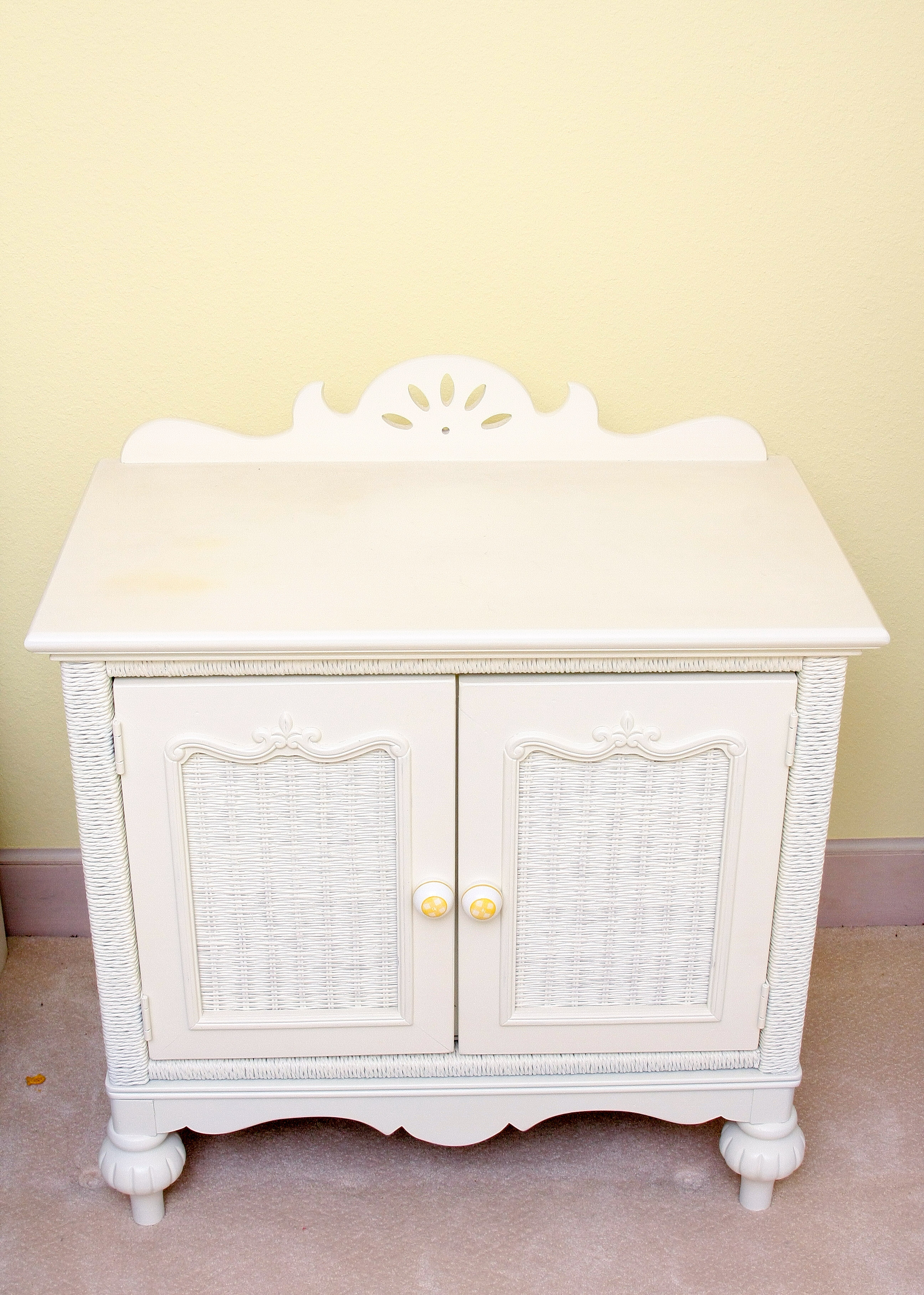 Lexington Furniture White Wicker and Wooden Bedroom Set