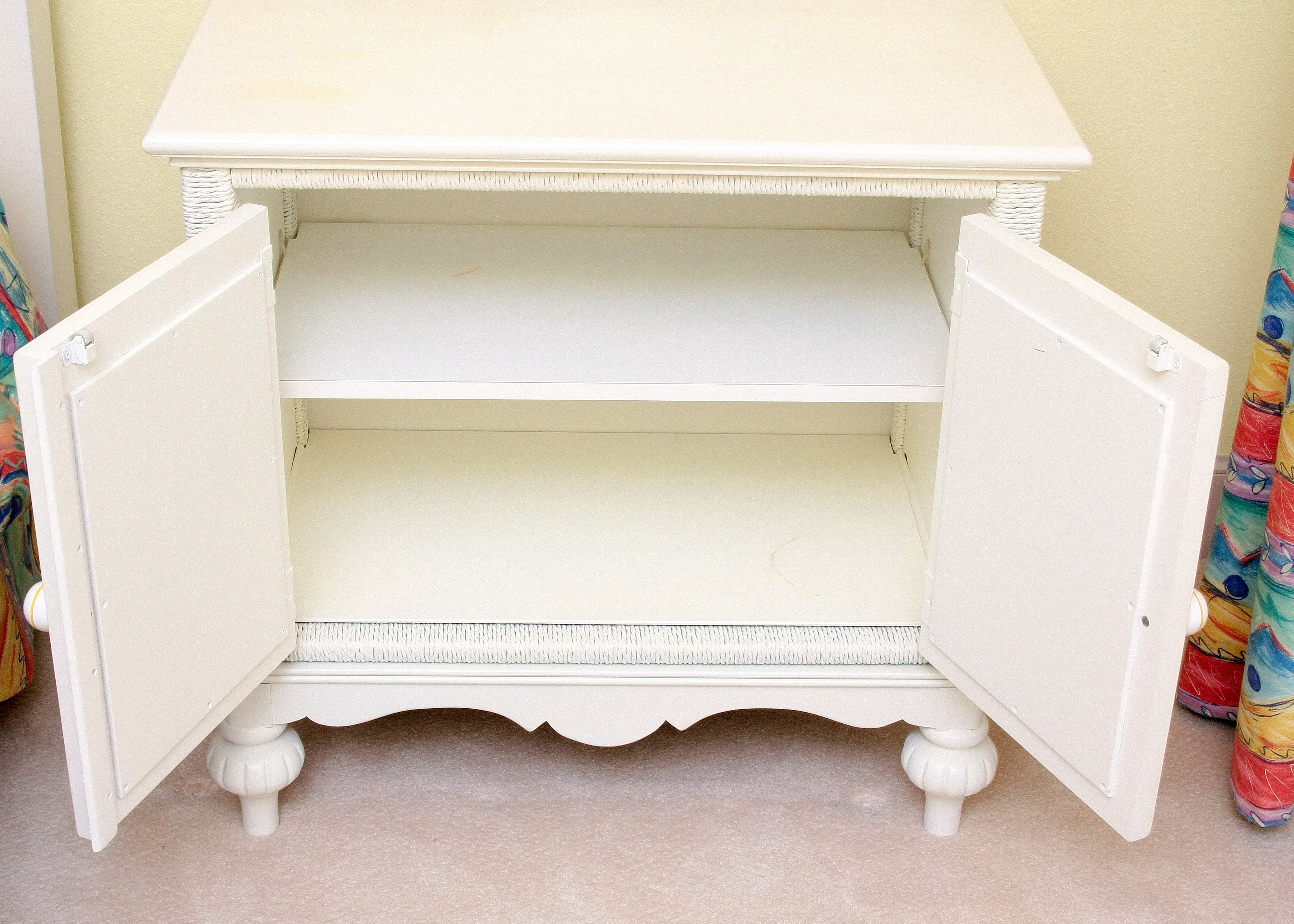 Lexington Furniture White Wicker and Wooden Bedroom Set