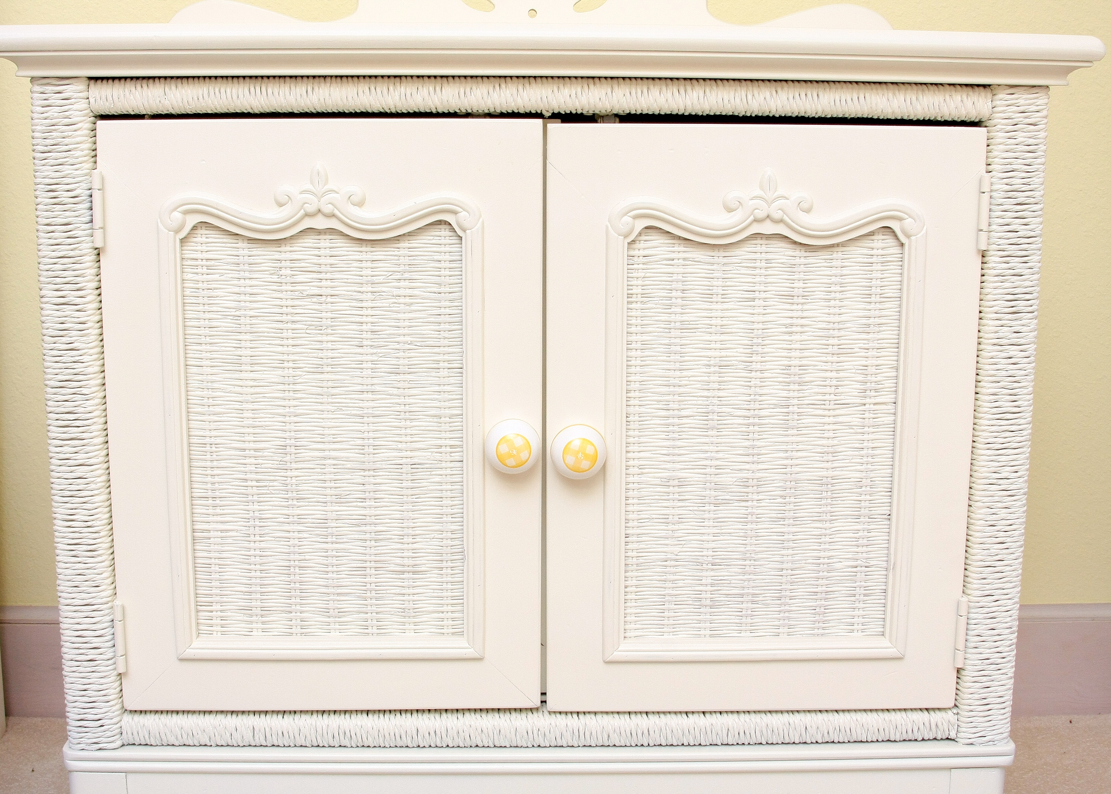 Lexington Furniture White Wicker and Wooden Bedroom Set