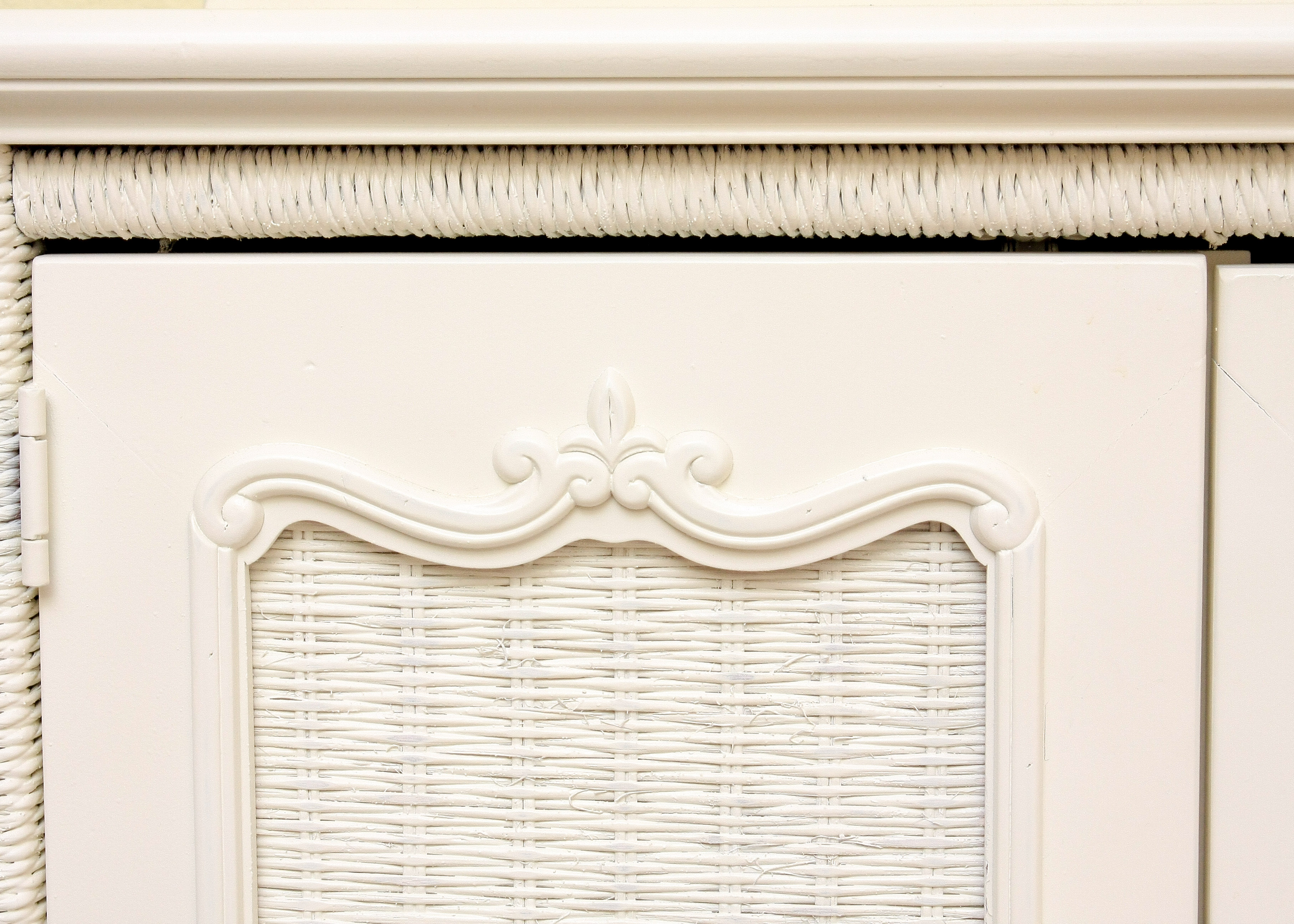 Lexington Furniture White Wicker and Wooden Bedroom Set