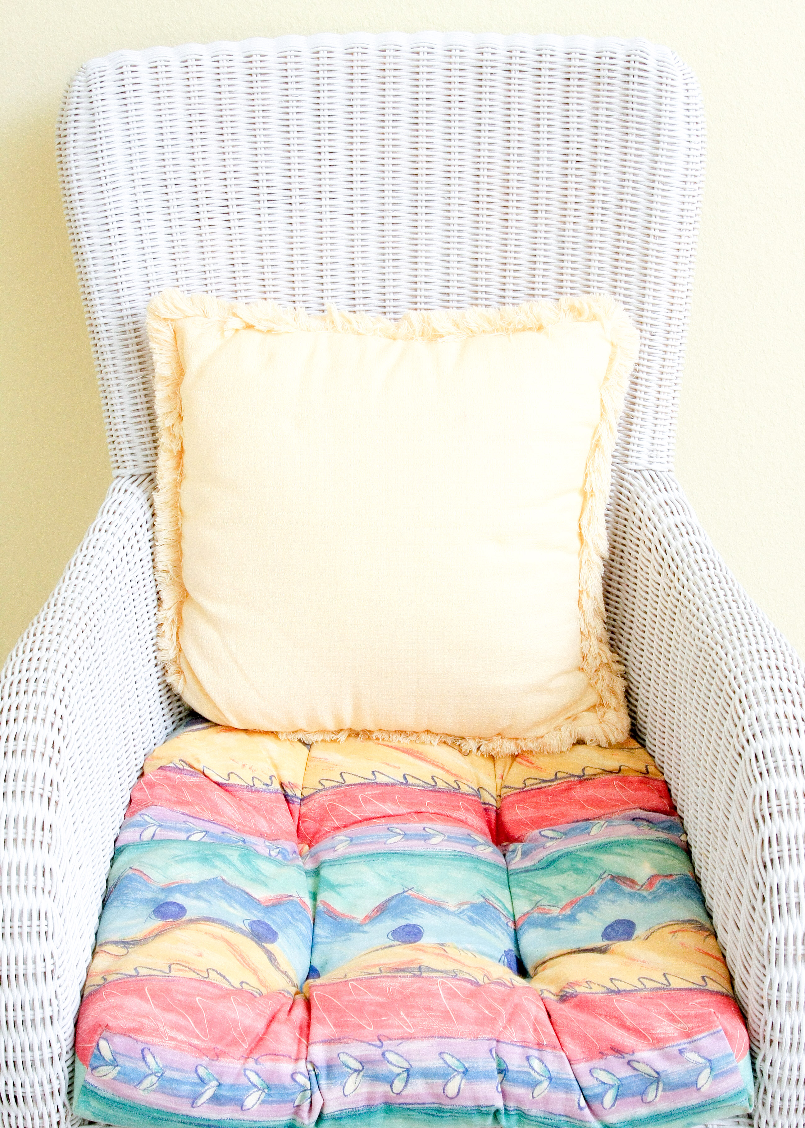 Lexington Furniture White Wicker and Wooden Bedroom Set