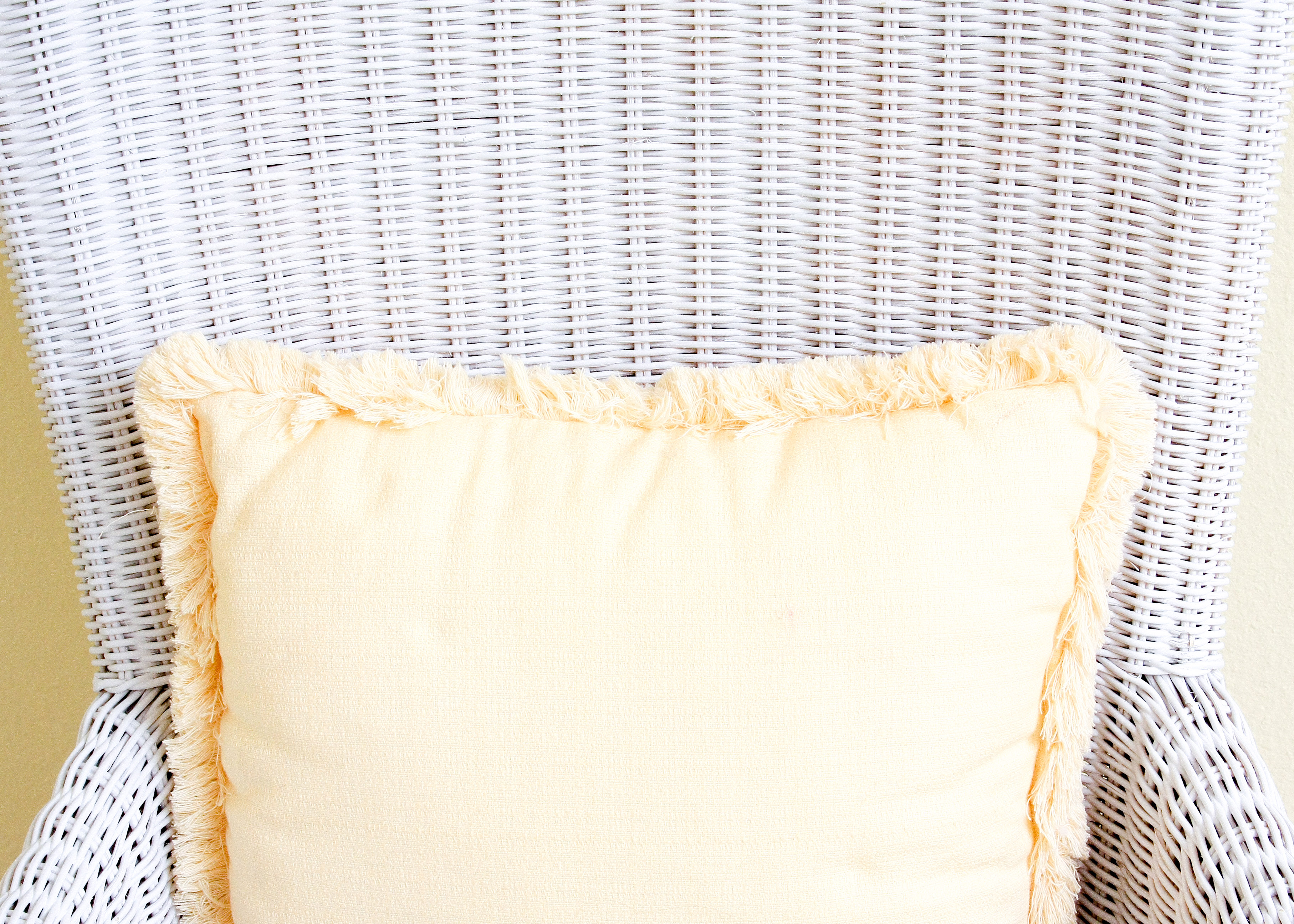 Lexington Furniture White Wicker and Wooden Bedroom Set