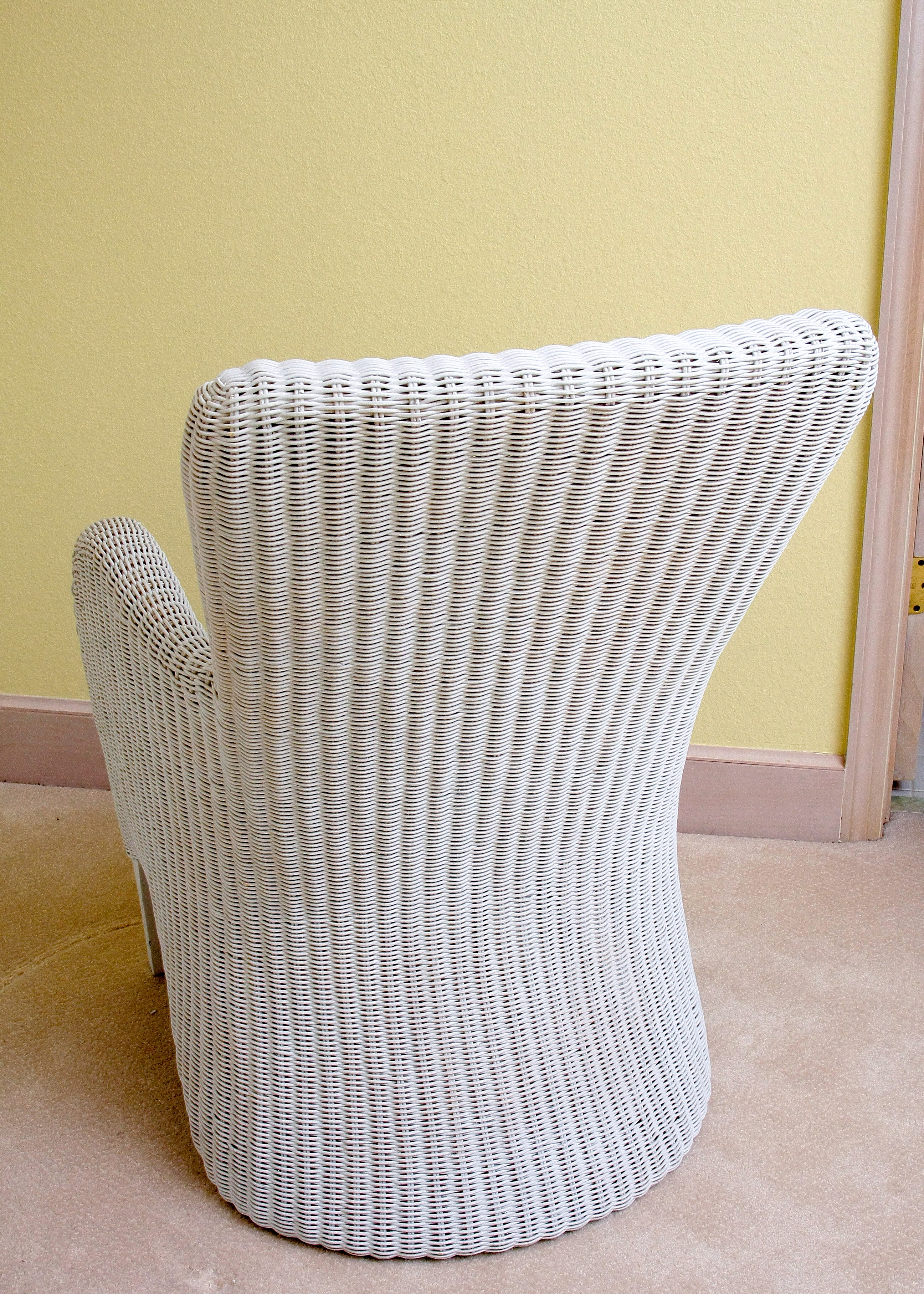 Lexington Furniture White Wicker and Wooden Bedroom Set