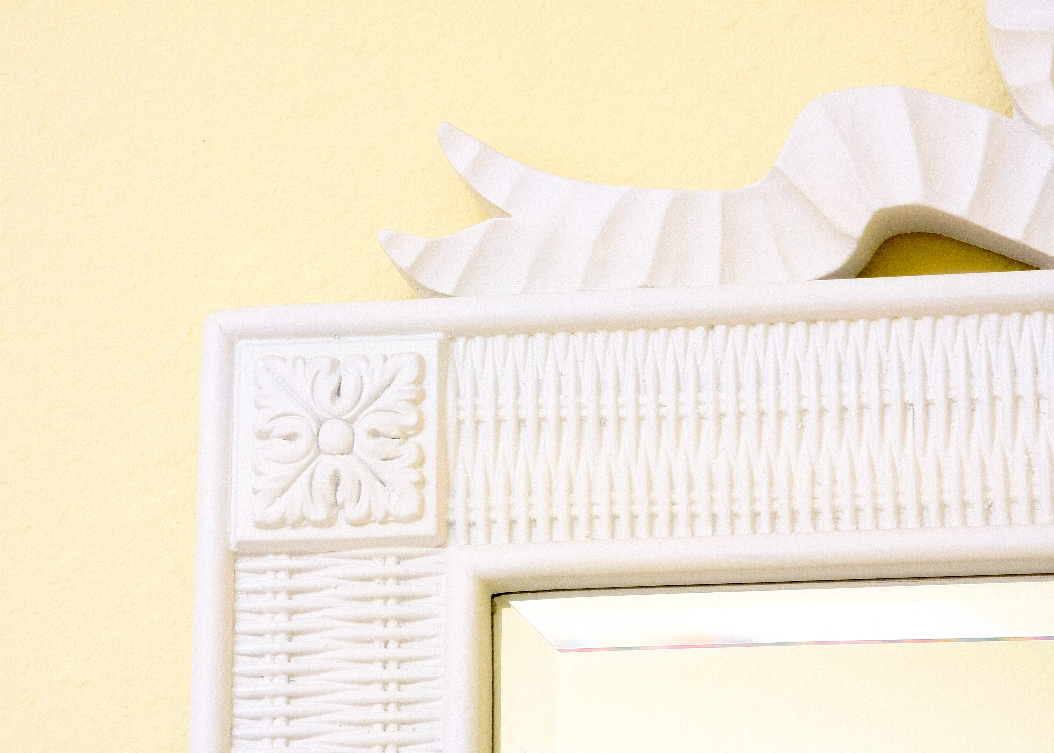 Lexington Furniture White Wicker and Wooden Bedroom Set