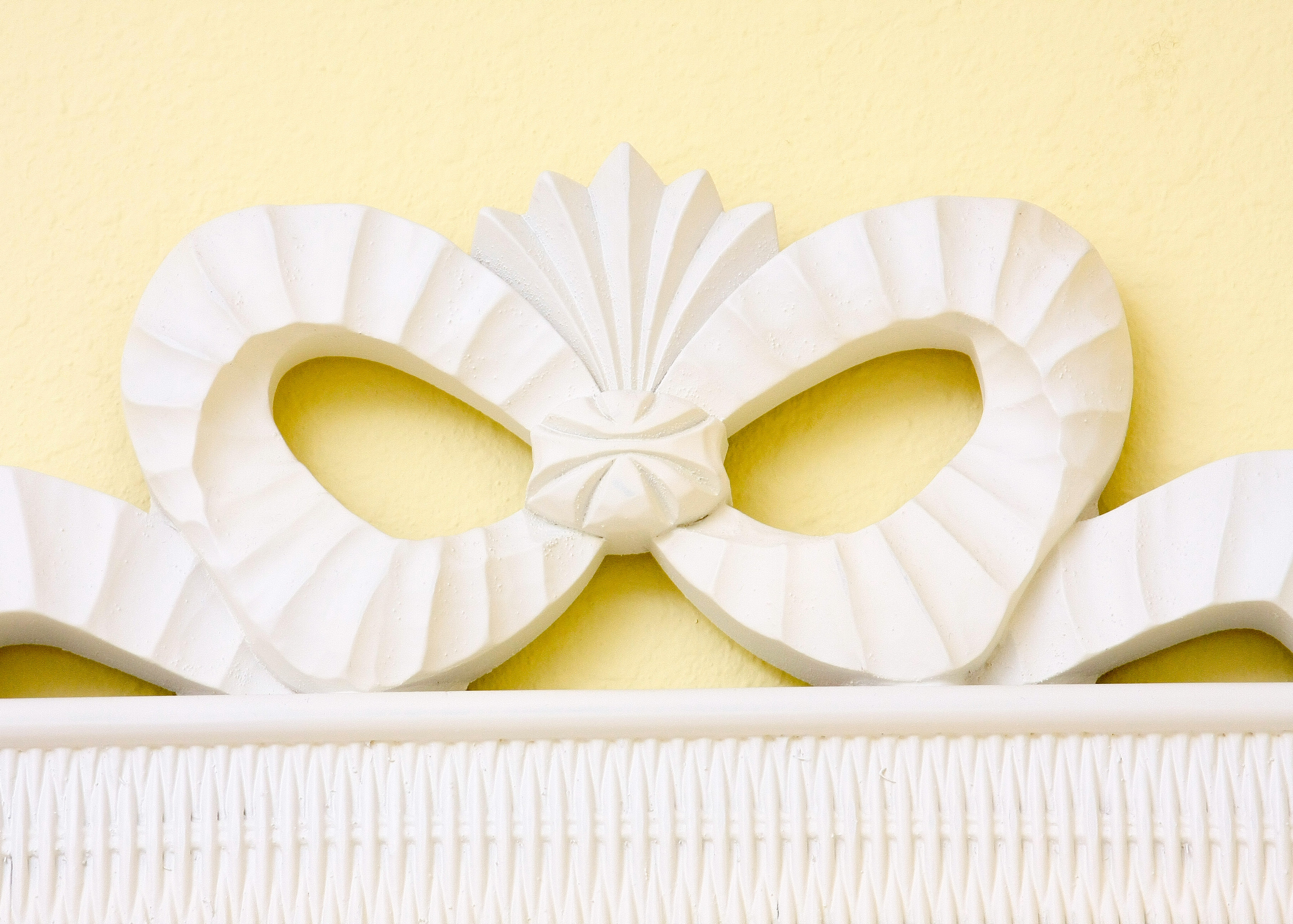 Lexington Furniture White Wicker and Wooden Bedroom Set