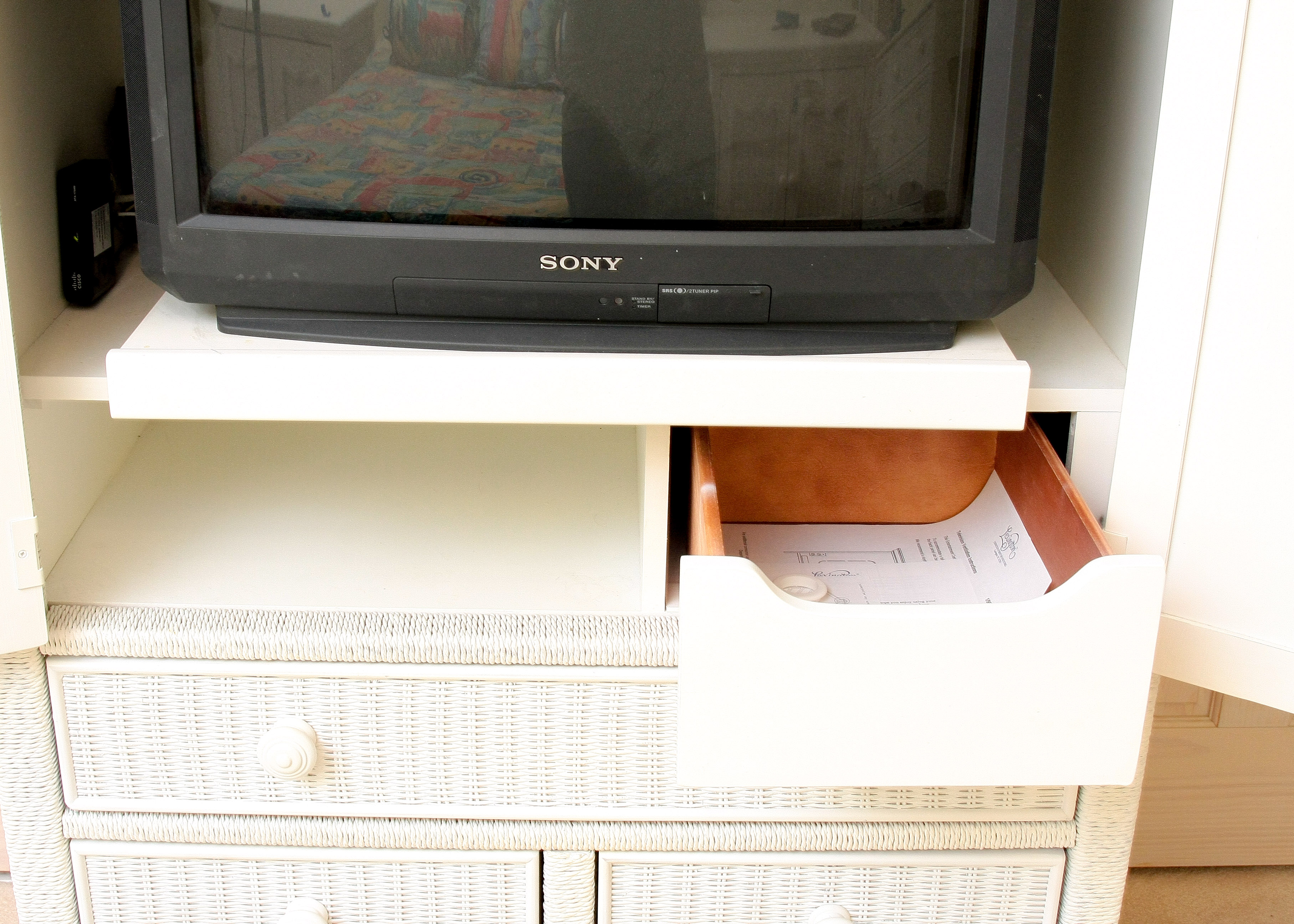 Lexington Furniture White Wicker and Wooden Bedroom Set