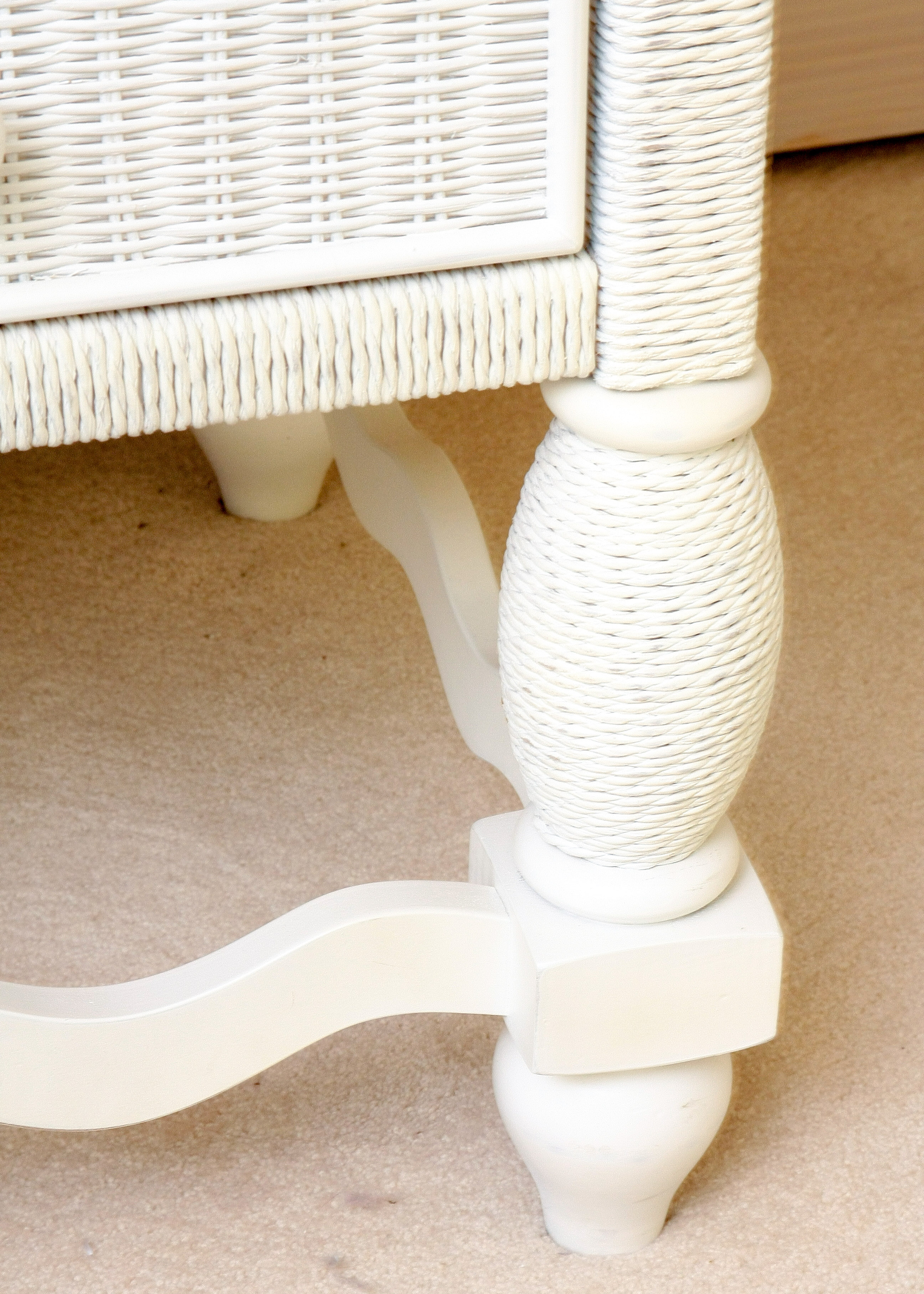 Lexington Furniture White Wicker and Wooden Bedroom Set