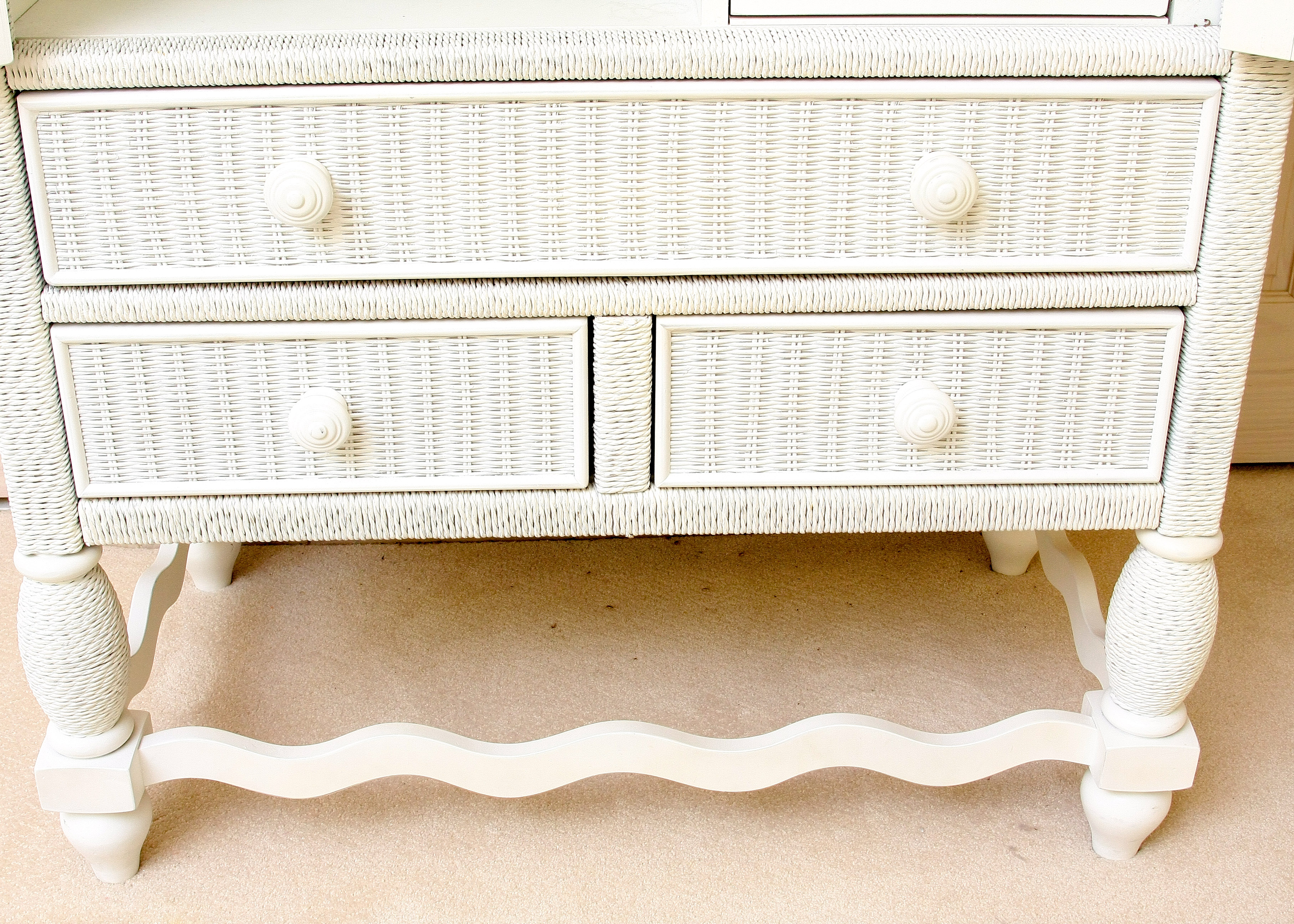 Lexington Furniture White Wicker and Wooden Bedroom Set