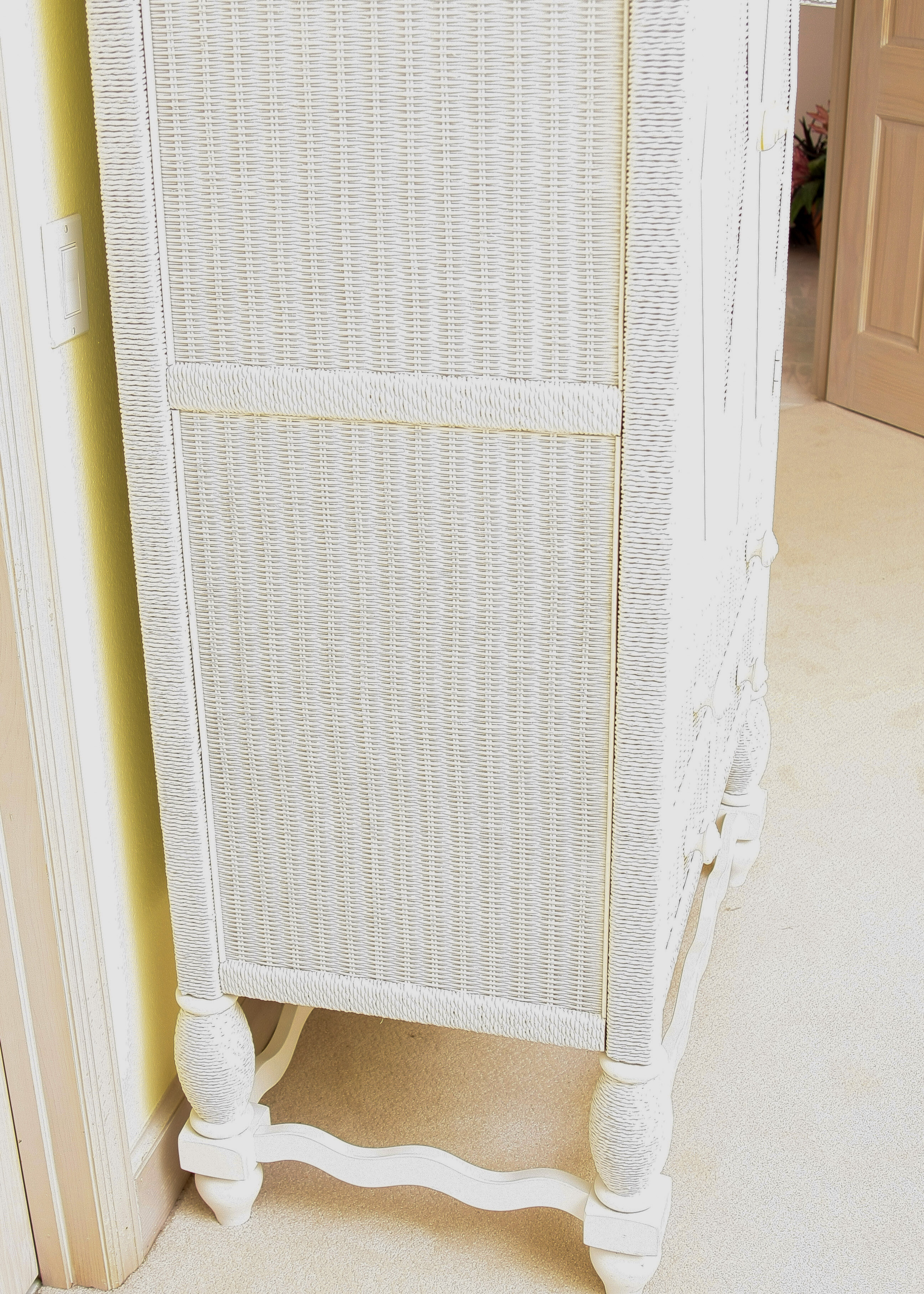 Lexington Furniture White Wicker and Wooden Bedroom Set