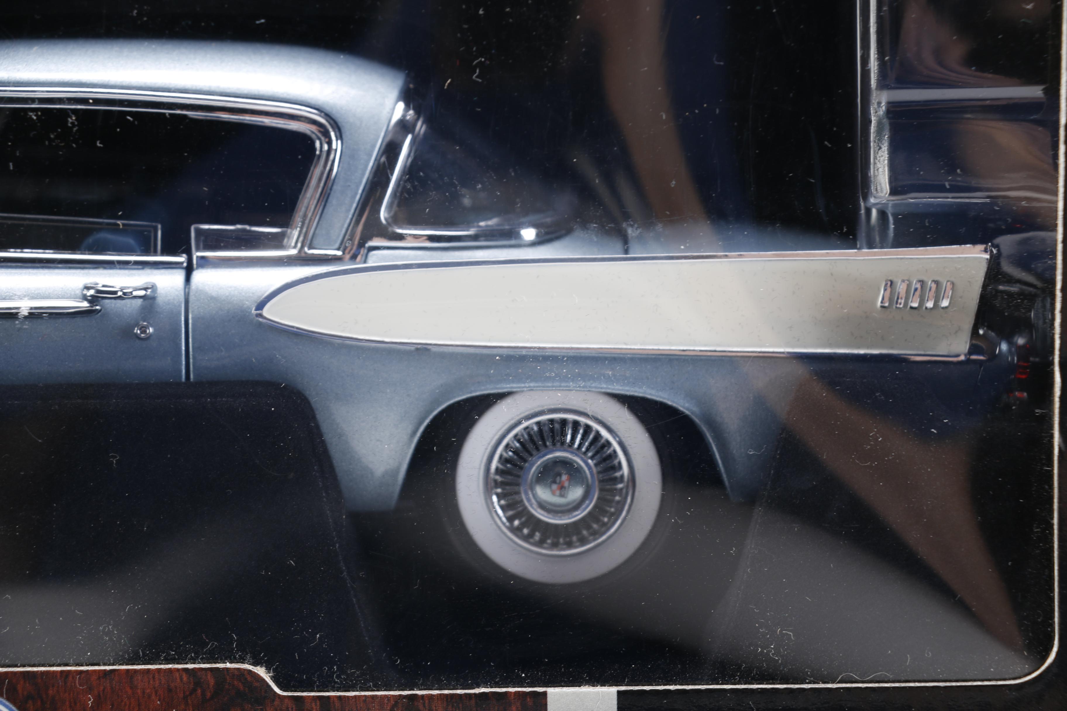 Road Signature 1:24 Scale Die Cast Vehicles